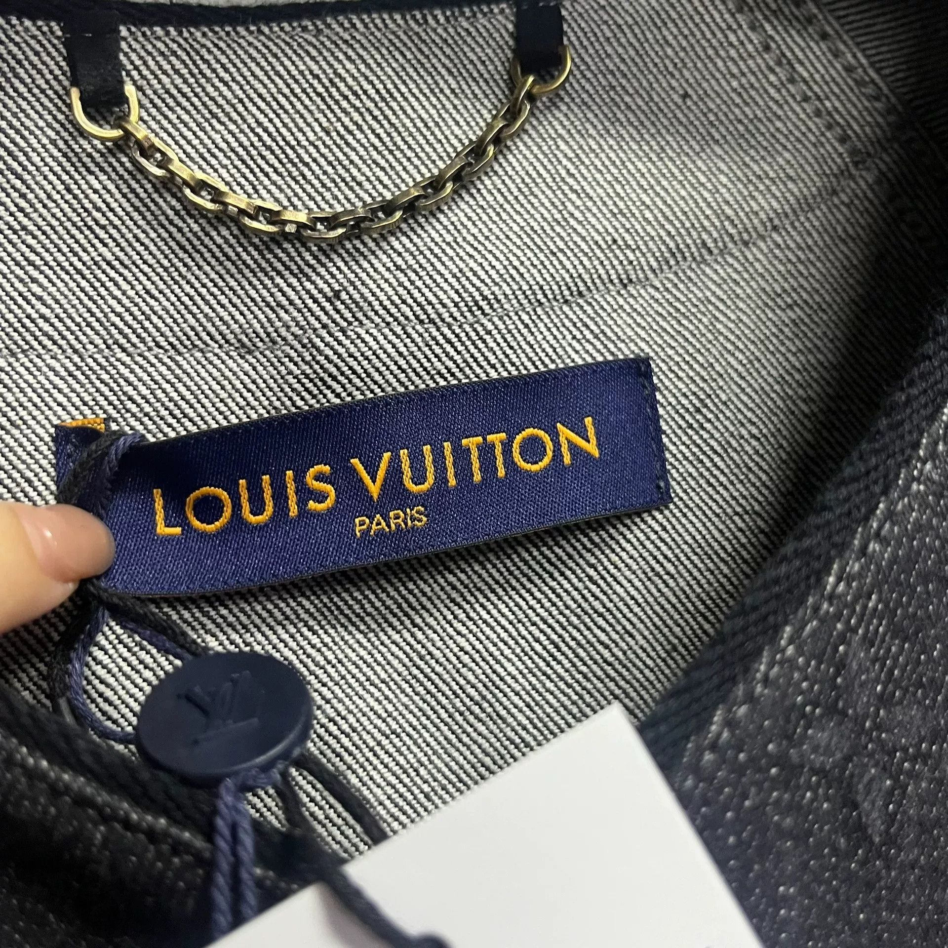 Louis Vuitton Louis Vuitton Black Short-Sleeve Shirt Size US S / EU 44-46 / 1 - 4 Thumbnail