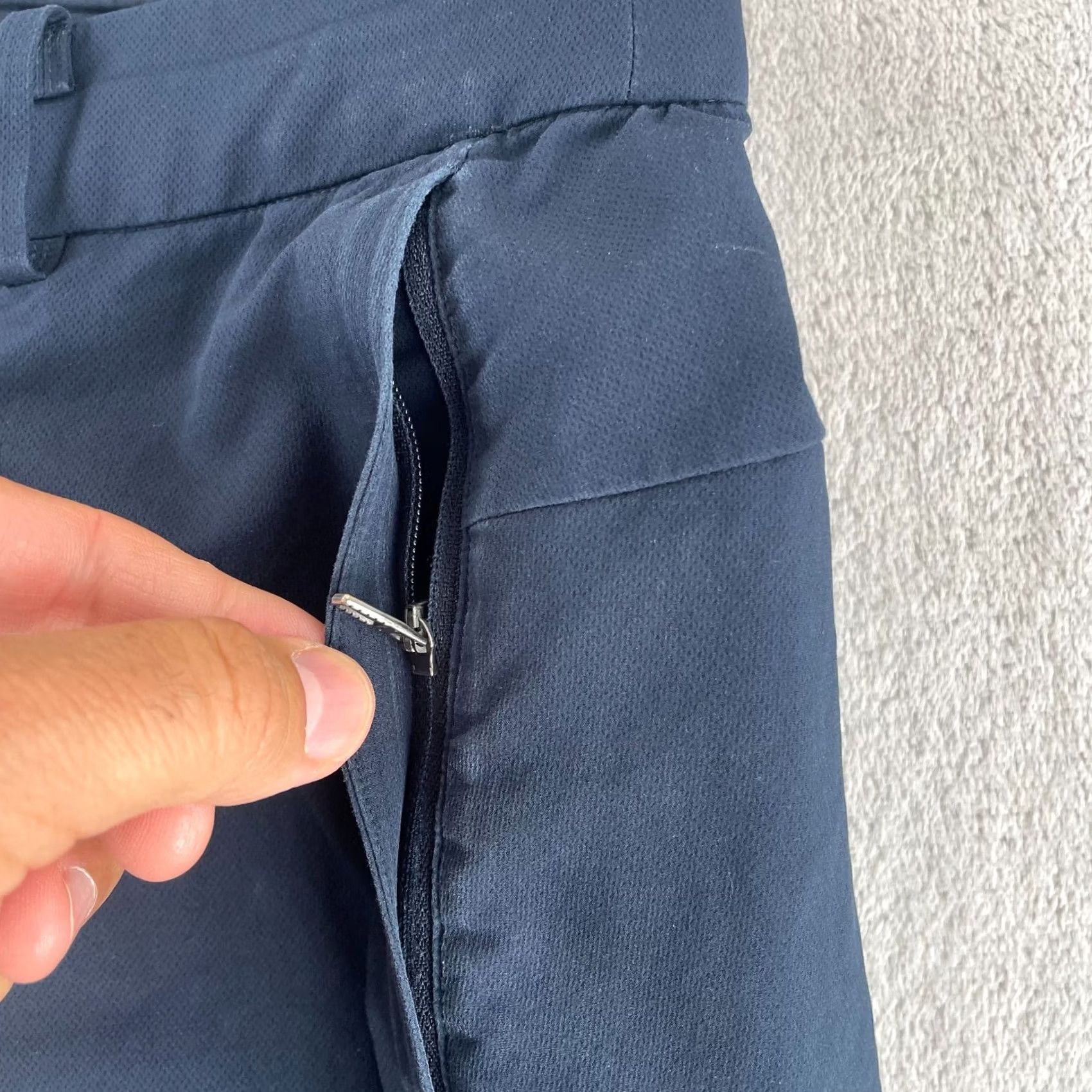 Lululemon LULULEMON New Venture Pants Men 31x26 Navy Blue Tapered Fit Zip Pockets Active Pants Mens Navy Blue 31x26 Tapered Zip Pockets Active Size US 31 - 5 Thumbnail