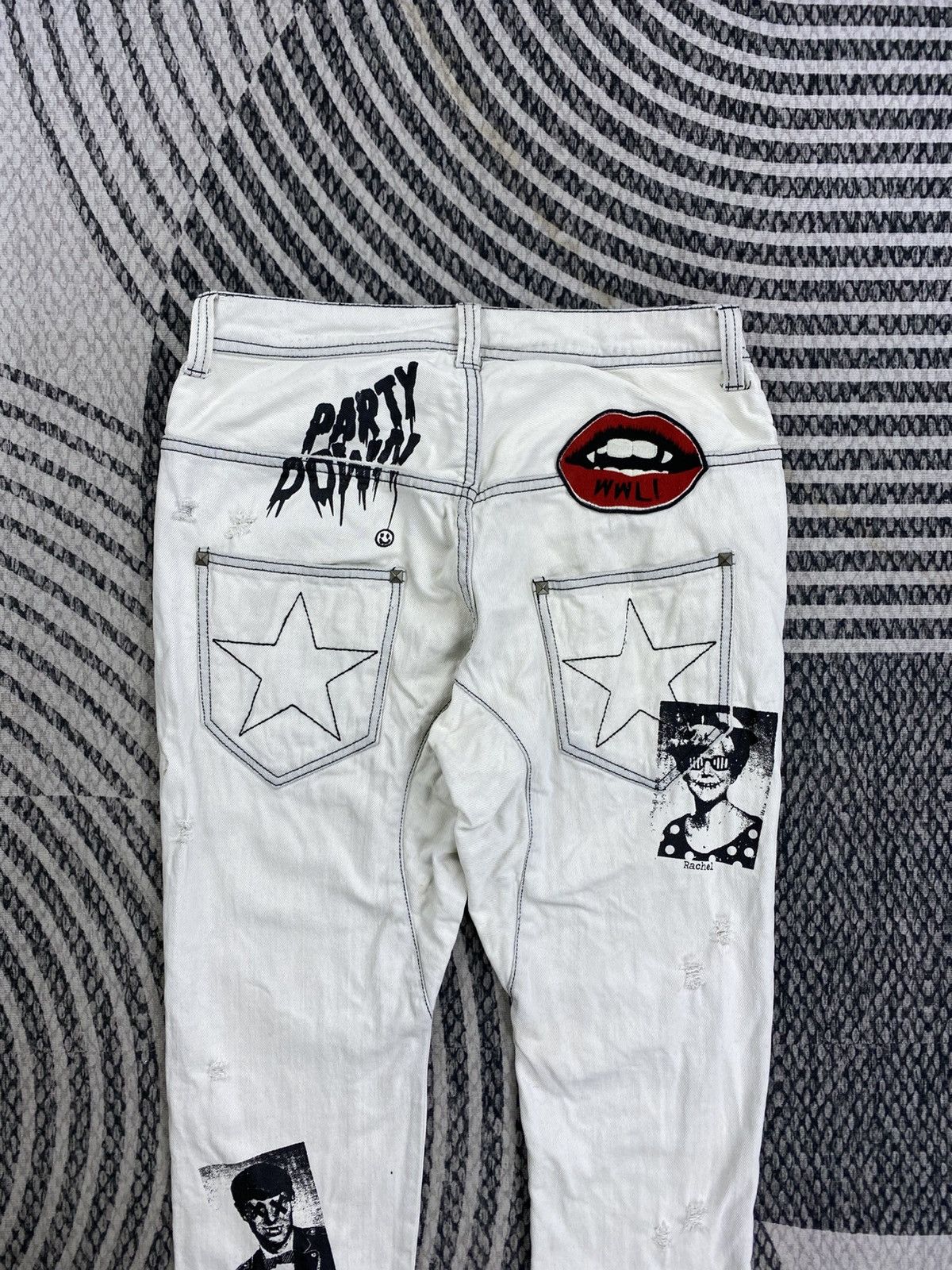 Worldwide Youth Vtg Worldwide Love Distressed Graphic Print Jeans Size US 31 - 9 Thumbnail