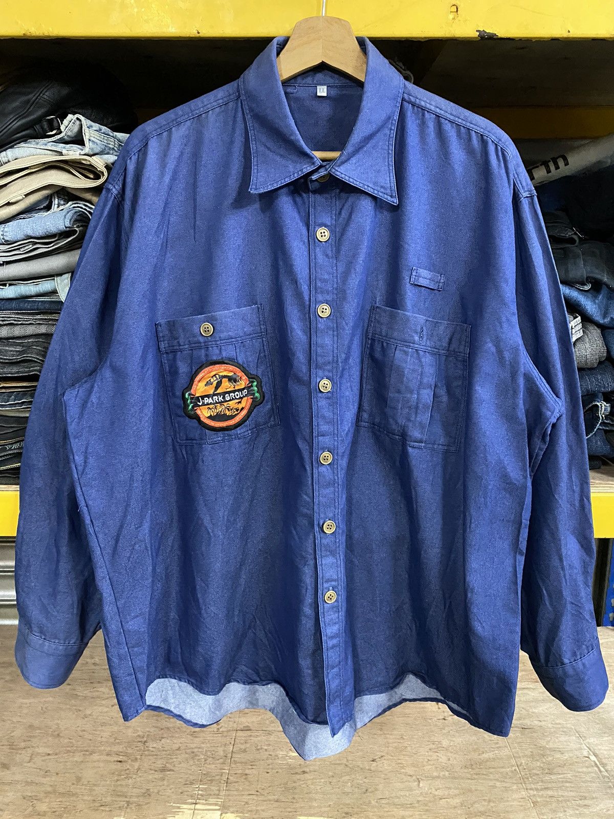 Places + Faces Jurassic Park Group Uniforms Denim Shirt Staff Size US L / EU 52-54 / 3 - 1 Thumbnail