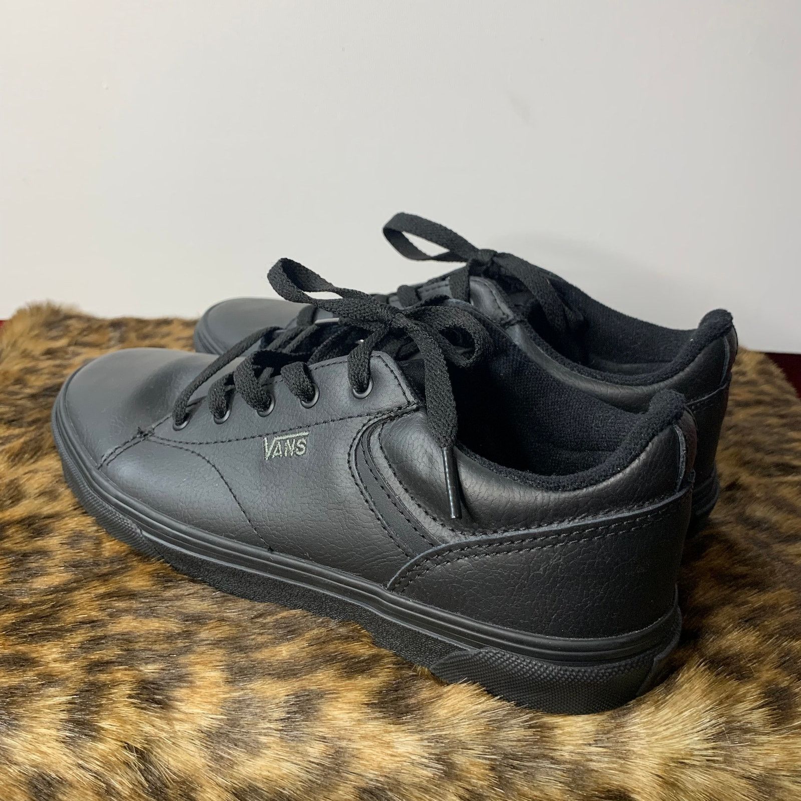 Vans VANS Black Shoes Size 5.5 Youth or 37 EUR Size US 5.5 / IT 35.5 - 7 Thumbnail