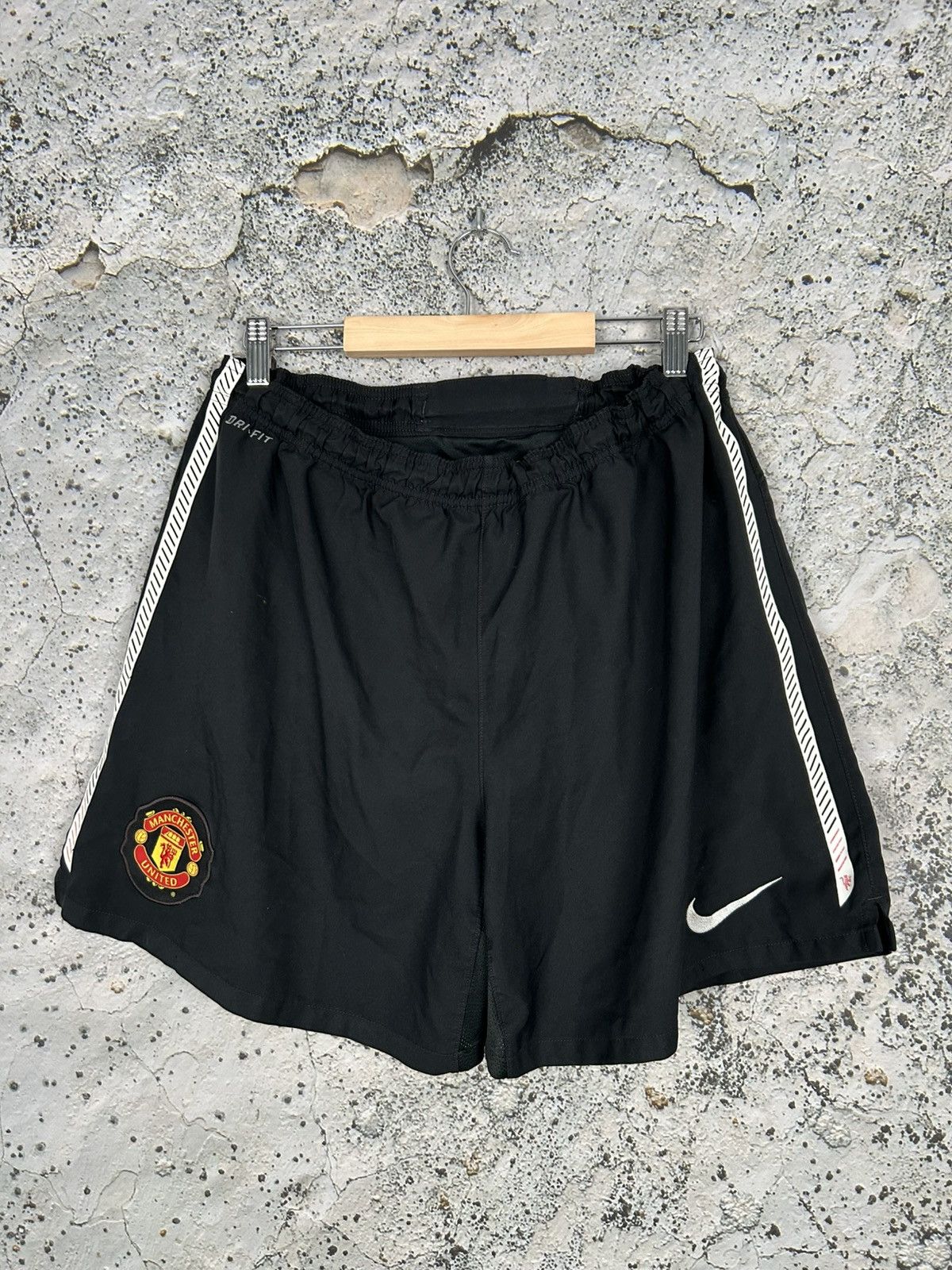 Vintage Vintage Nike Manchester United Soccer Jersey Shorts Football Size US 34 / EU 50 - 1 Thumbnail