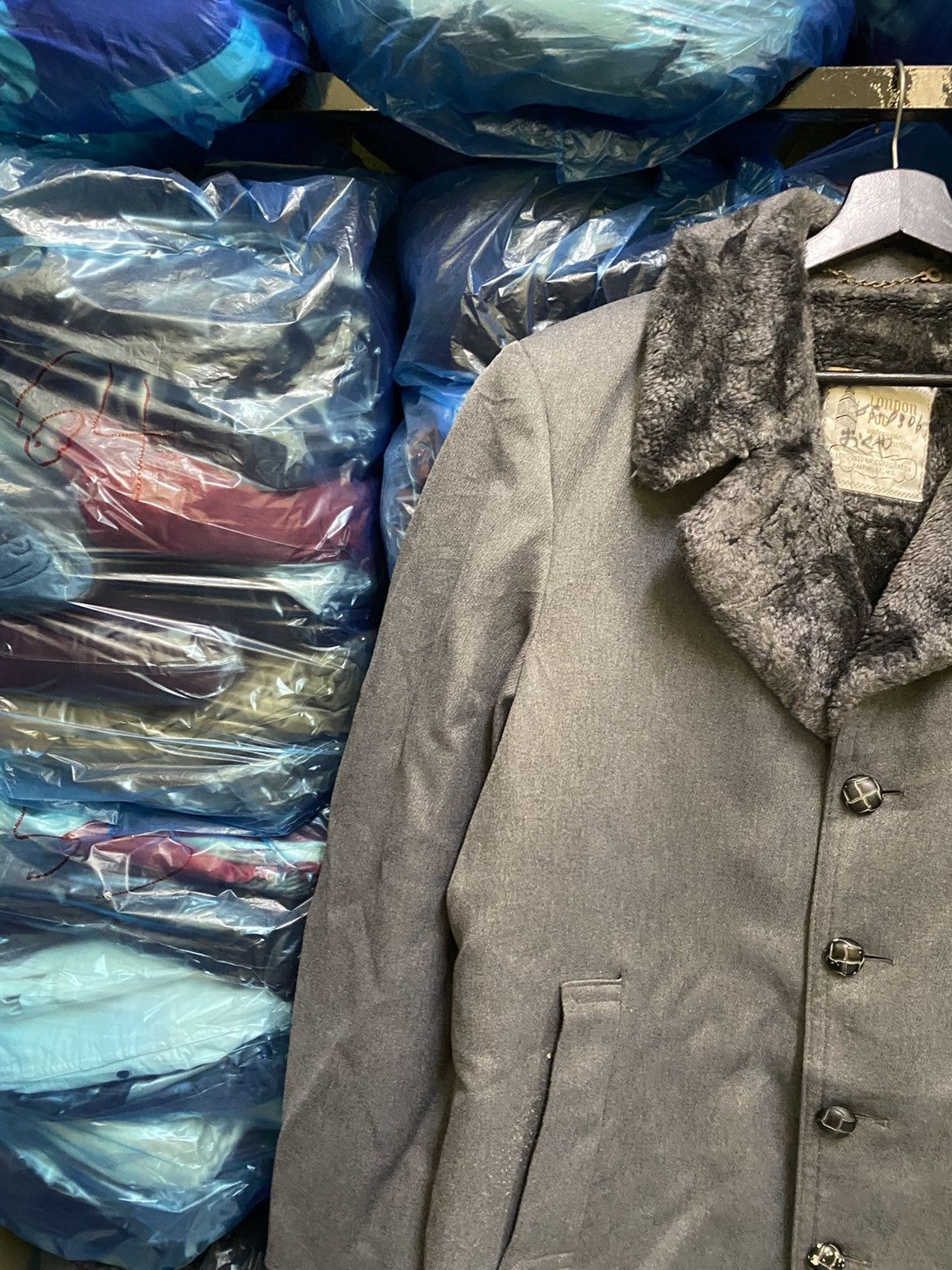 London Fog Vintage 1980s Ash Gray Faux Fur Collar Overcoat Fashionland Size US M / EU 48-50 / 2 - 8 Thumbnail
