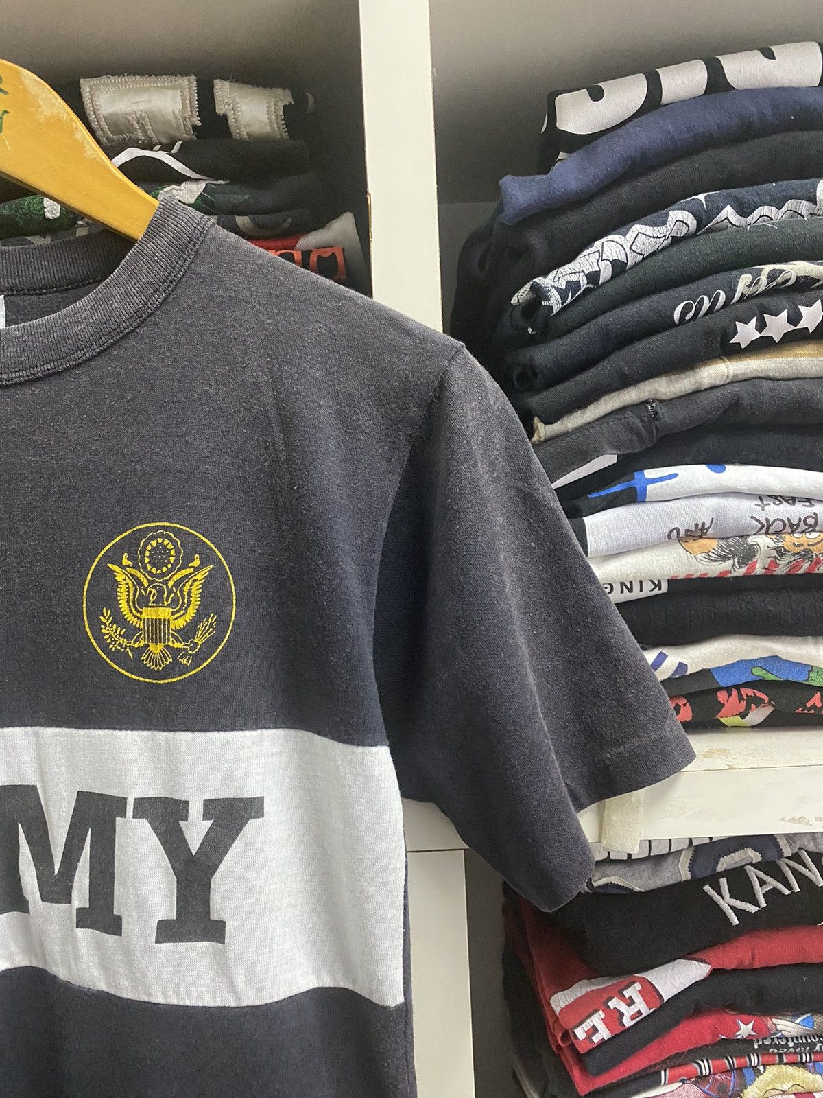 Vintage Vintage 80s Army T-shirt Size US XS / EU 42 / 0 - 6 Thumbnail