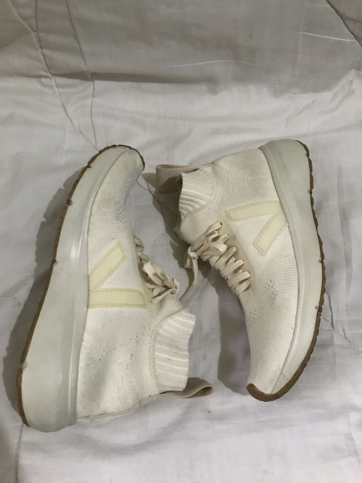 Rick Owens × Veja VEJA X RICK OWENS V KNIT MID BUTTER SNEAKER Size US 7 / IT 37 - 3 Thumbnail