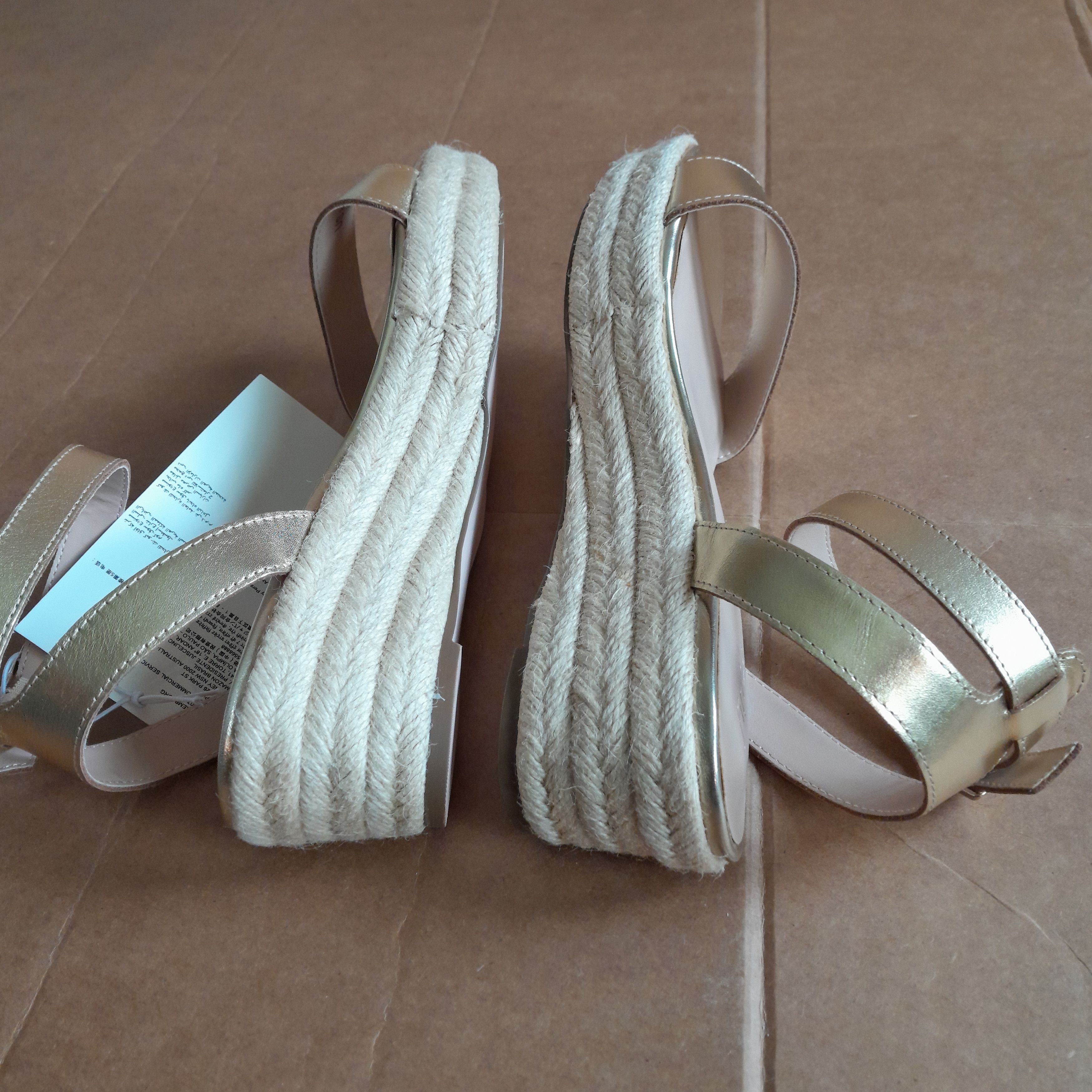 Other Find women’s sandals Color gold block heel Size US 8 / IT 38 - 8 Thumbnail