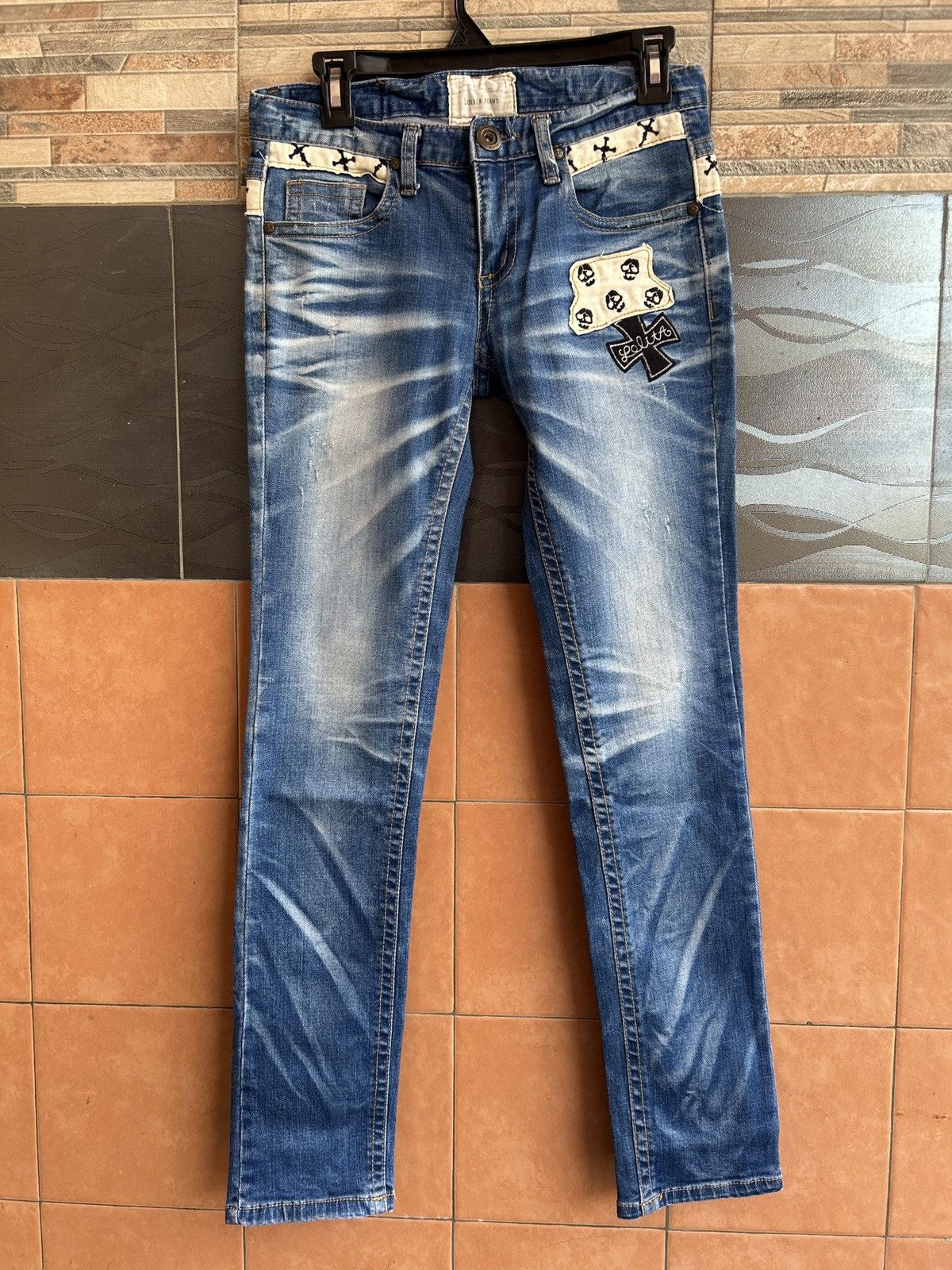 Japanese Brand Distressed Yoshitomo Nara X Lolita Cross Low Rise Jeans Size US 29 - 1 Thumbnail