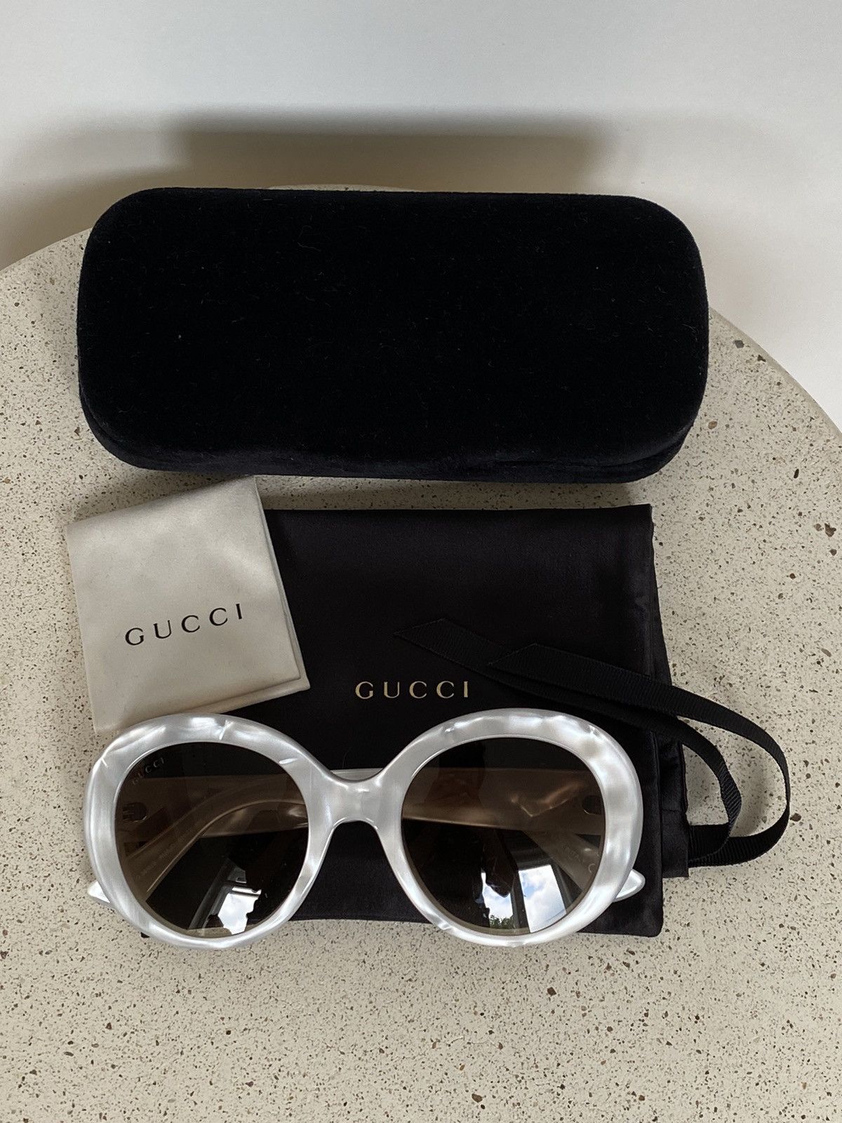 Gucci Gucci GG gold logo Pearl Round Sunglasses Size ONE SIZE - 2 Thumbnail