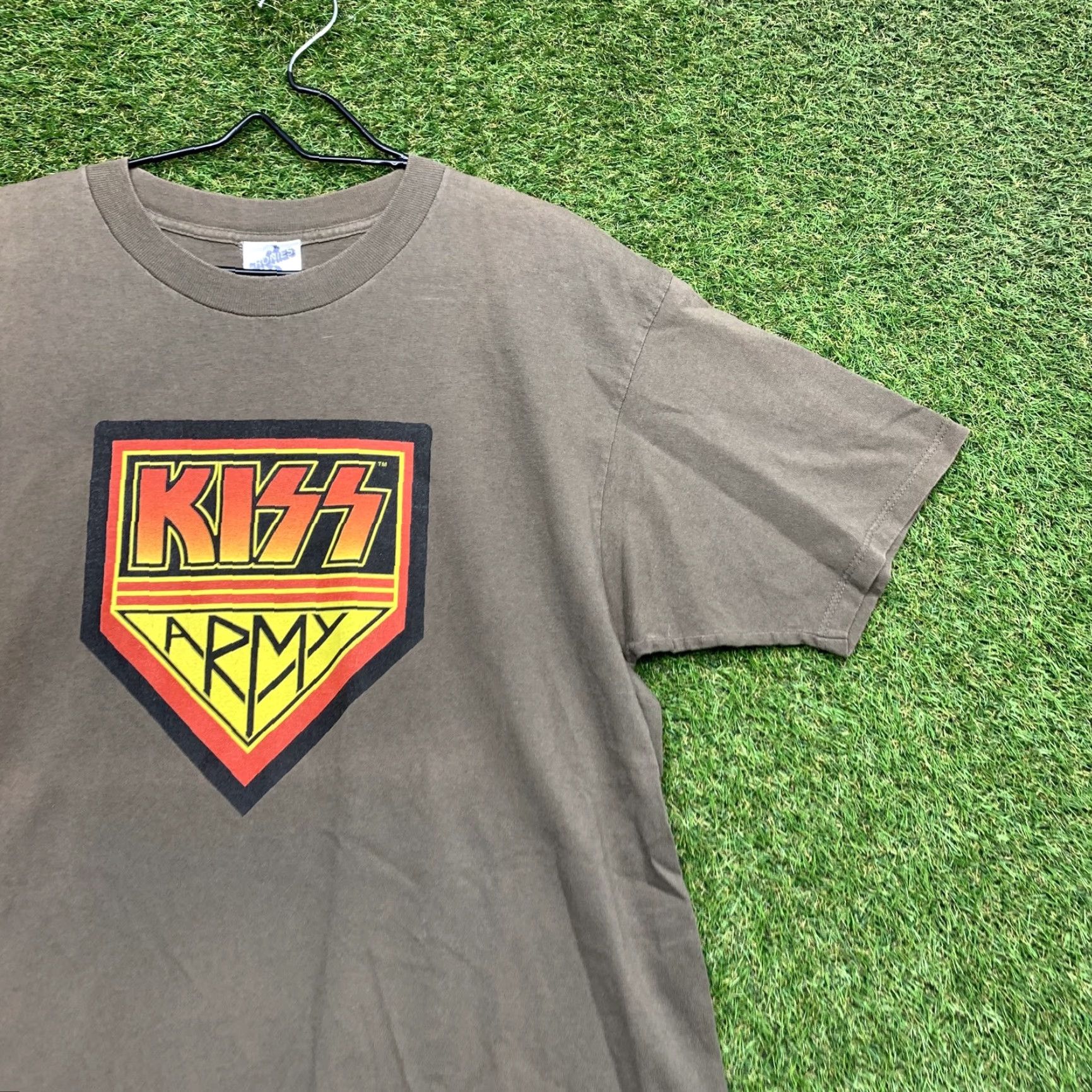 Vintage VINTAGE KISS Army Shirt Mens XL Cotton T-Shirt Rock Band Graphic Tee Brown 90s Music Fans Size US XL / EU 56 / 4 - 2 Thumbnail