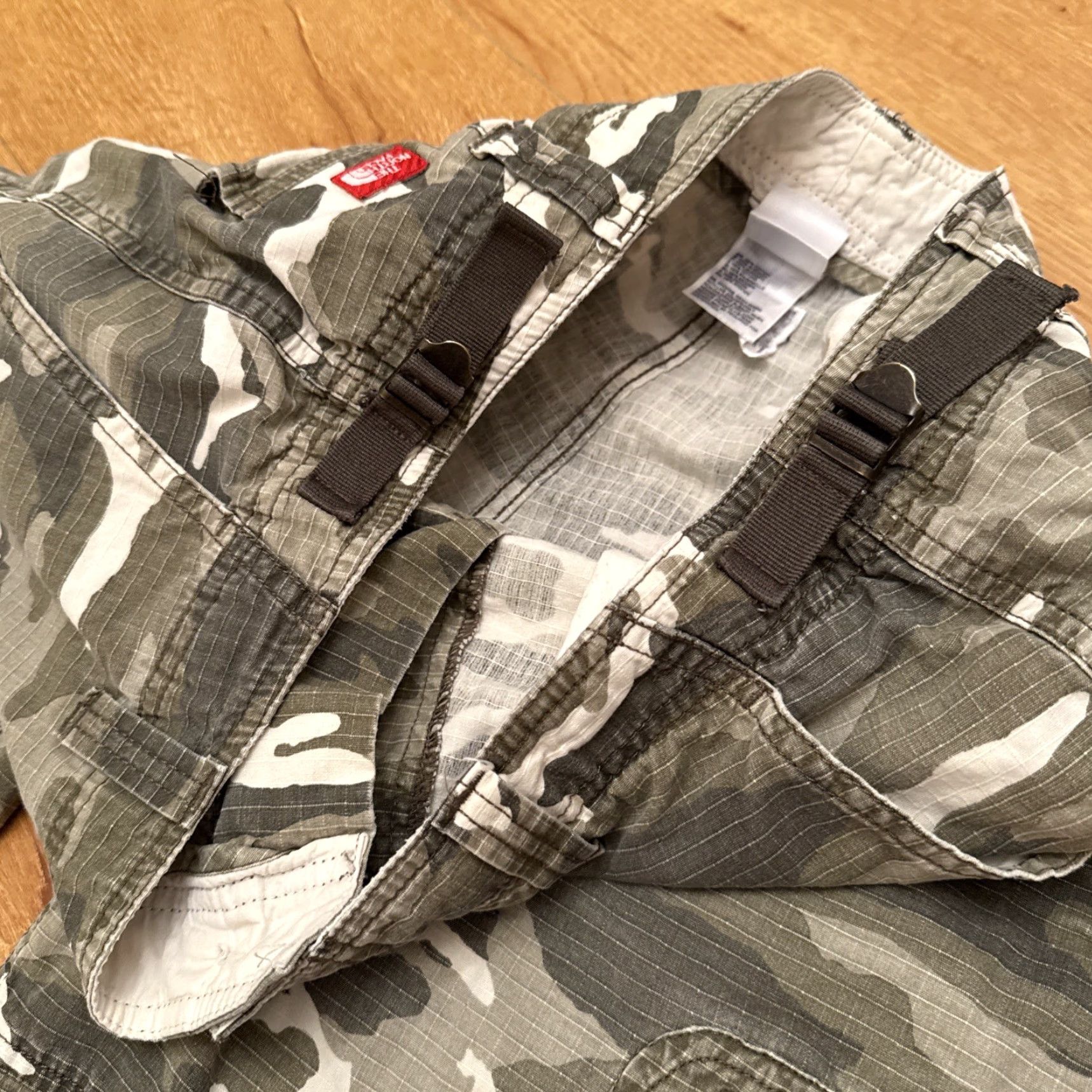 The North Face The North Face Grey Camouflage Pattern Cargo Shorts Size 32 Multiple Pockets, Cargo, Men, Regular Fit, Grey, 32, Casual, Travel, Workwear Size US 32 / EU 48 - 4 Thumbnail