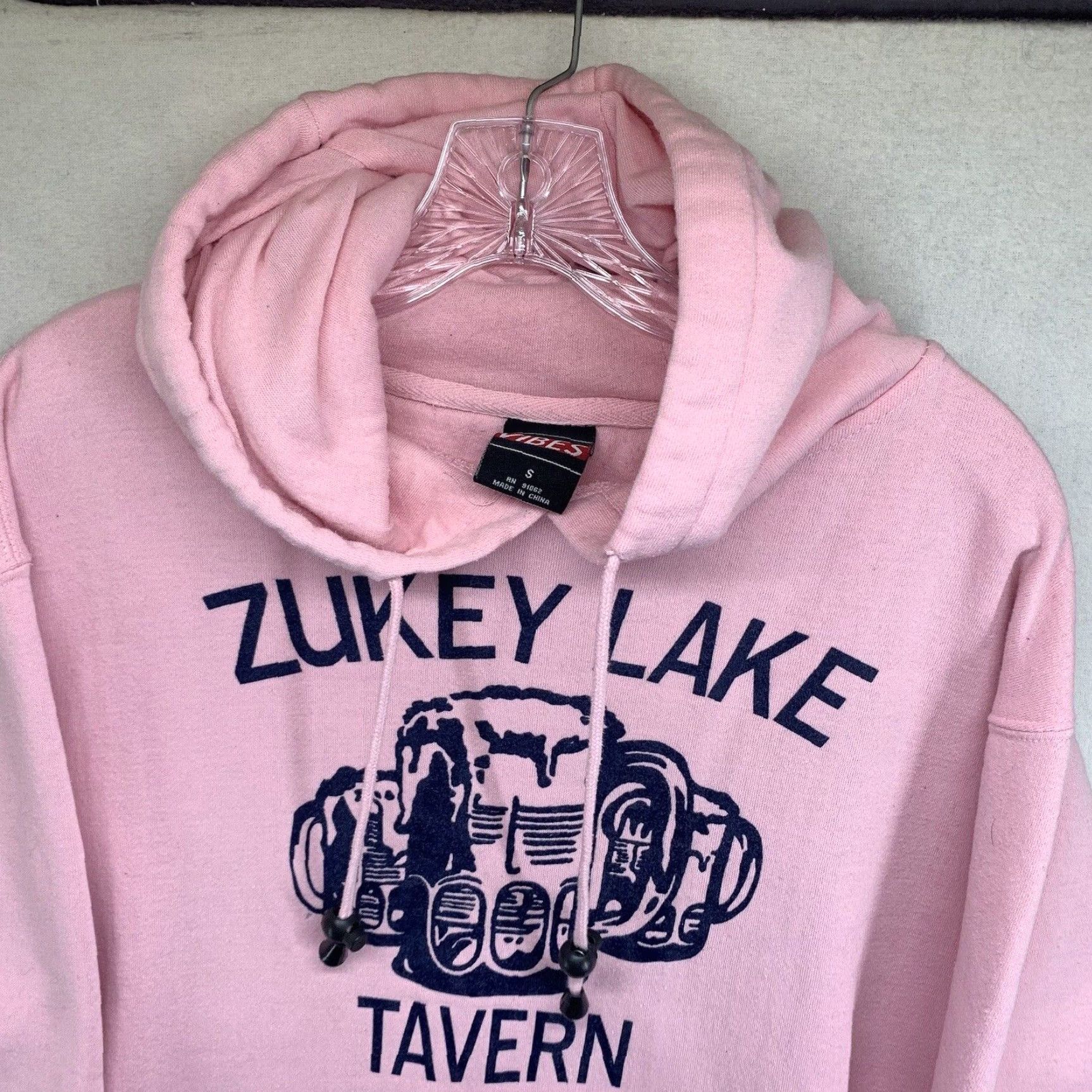 VIBE VIBES Brand Hoodie Mens Size Medium Pink Beer Drinking Graphic Print Pullover Casual Sportswear Size US M / EU 48-50 / 2 - 6 Thumbnail