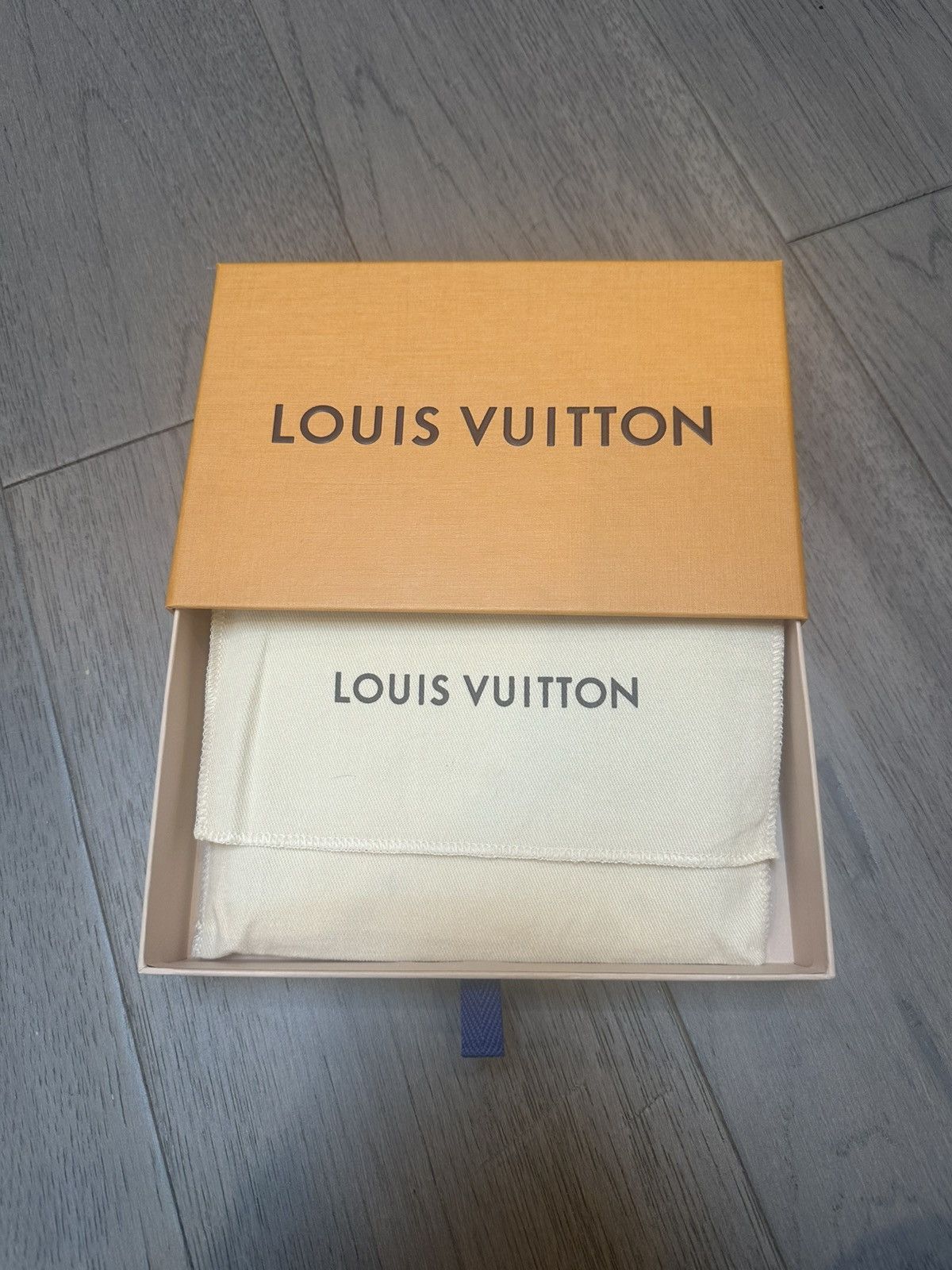 Louis Vuitton Louis Vuitton White Murakami Passport Holder Size ONE SIZE - 2 Thumbnail