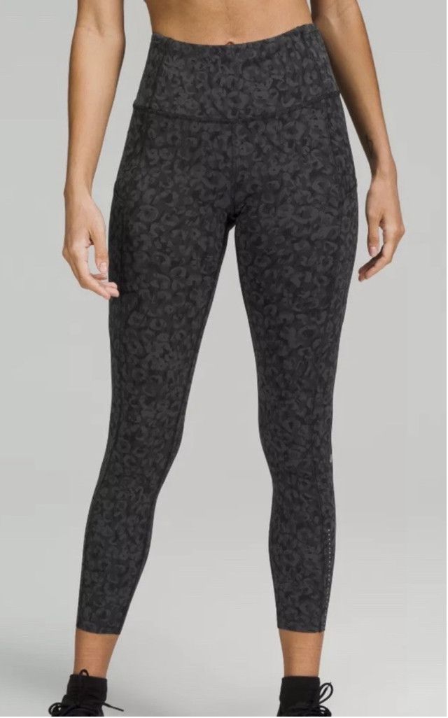 Lululemon LULULEMON F&F HR WITH POCKETS 23” LEGGING BLACK GREY SIZE 4 Size 27" / US 4 / IT 40 - 1 Thumbnail