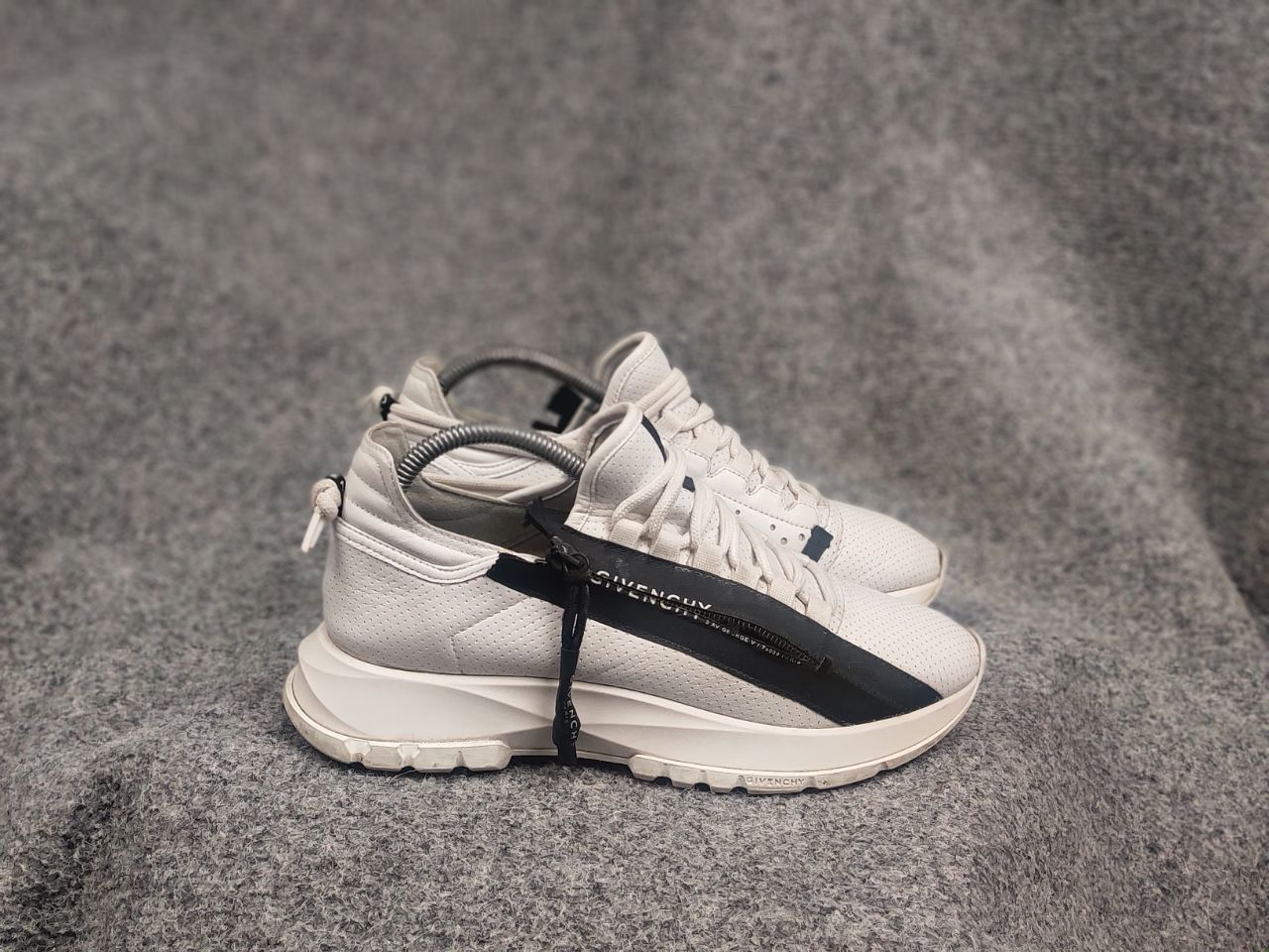 Givenchy Givenchy spectre runner sneakers leather Logo Zip Shoes Size US 8.5 / IT 38.5 - 3 Thumbnail