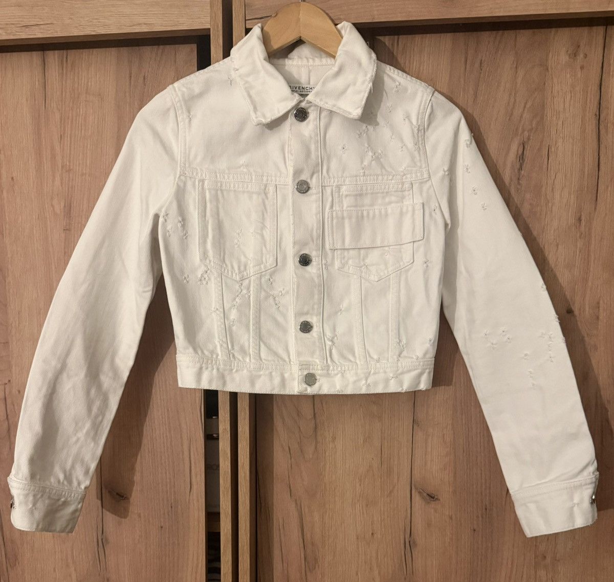 Givenchy Givenchy white cropped destroy denim jacket - S/36(FR) Size XS / US 0-2 / IT 36-38 - 1 Thumbnail