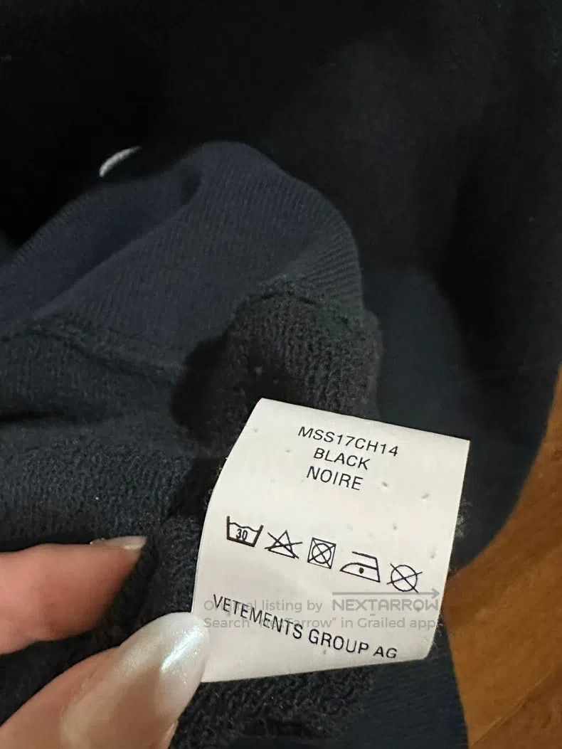 Vetements Vetements Sweatshirt with Off-the-Shoulder Design Size US XS / EU 42 / 0 - 6 Thumbnail