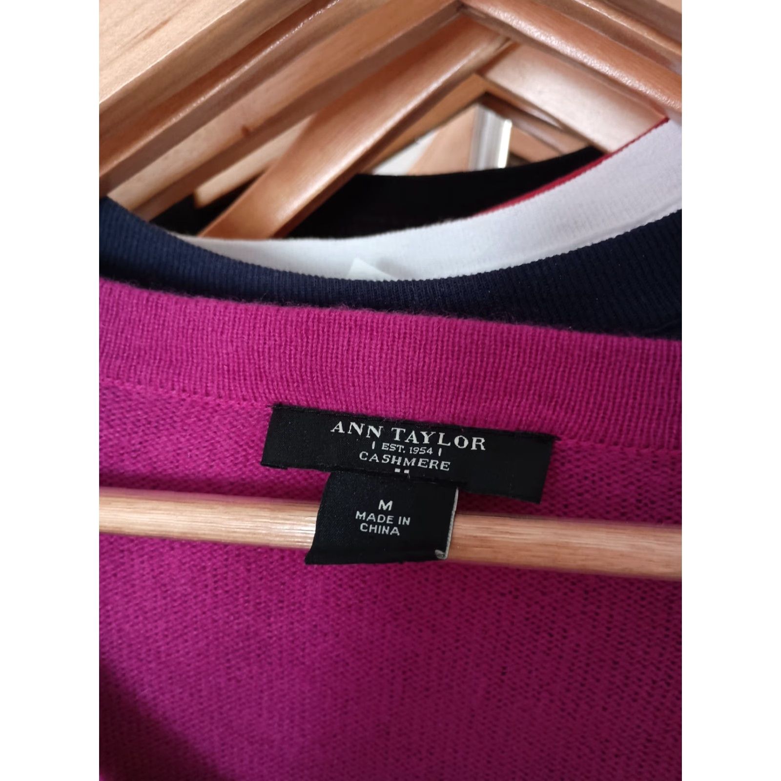 Ann Taylor VINTAGE Ann Taylor Sweater Shirt Womens Pullover Cashmere Purple Fuchsia Size M VG Condition Size M / US 6-8 / IT 42-44 - 2 Thumbnail