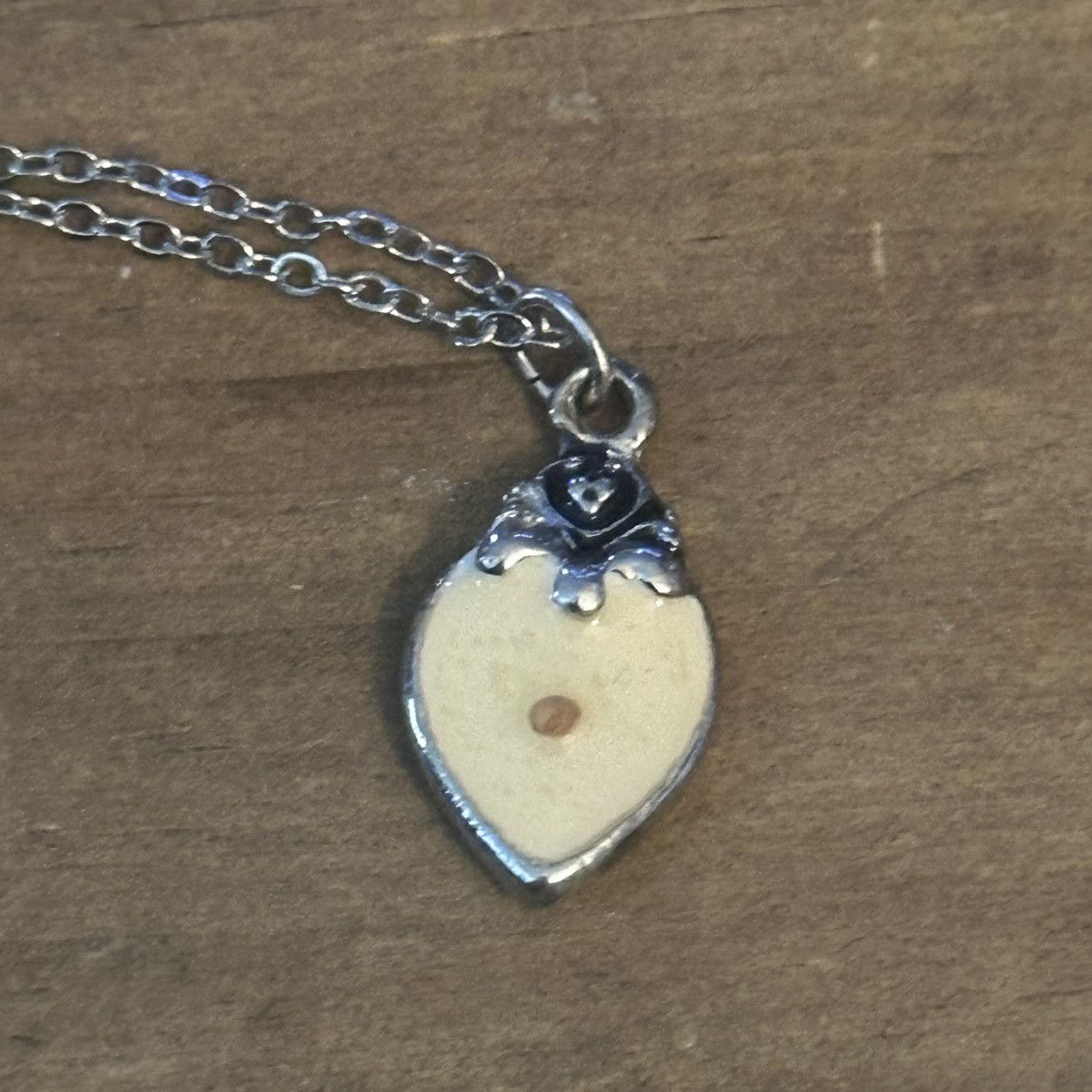 Vintage Vintage silver enamel heart mustard seed pendant necklace Size ONE SIZE - 4 Thumbnail