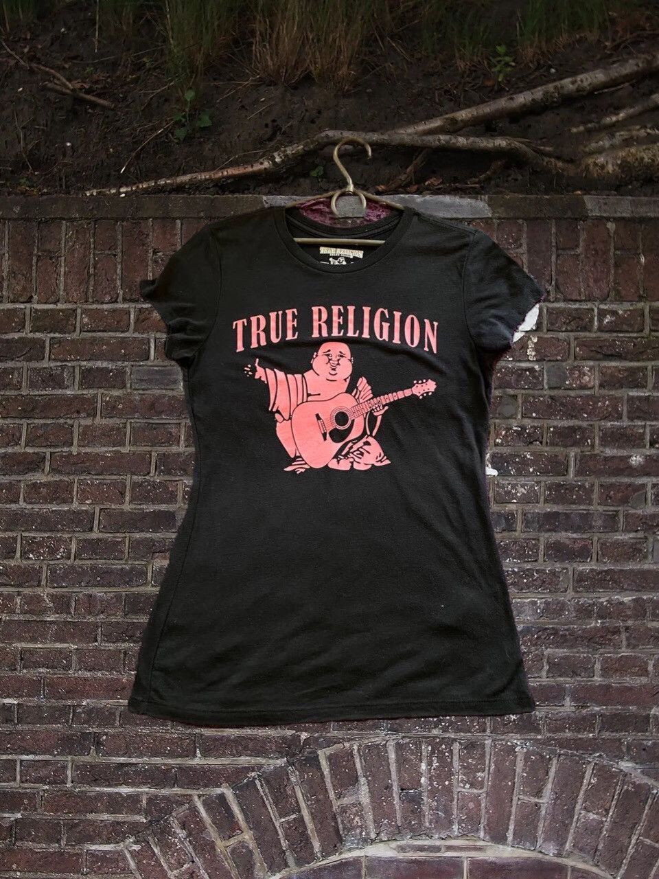 True Religion × Vintage Vintage 90s True Religion Sun Faded T-shirt Size US S / EU 44-46 / 1 - 1 Thumbnail