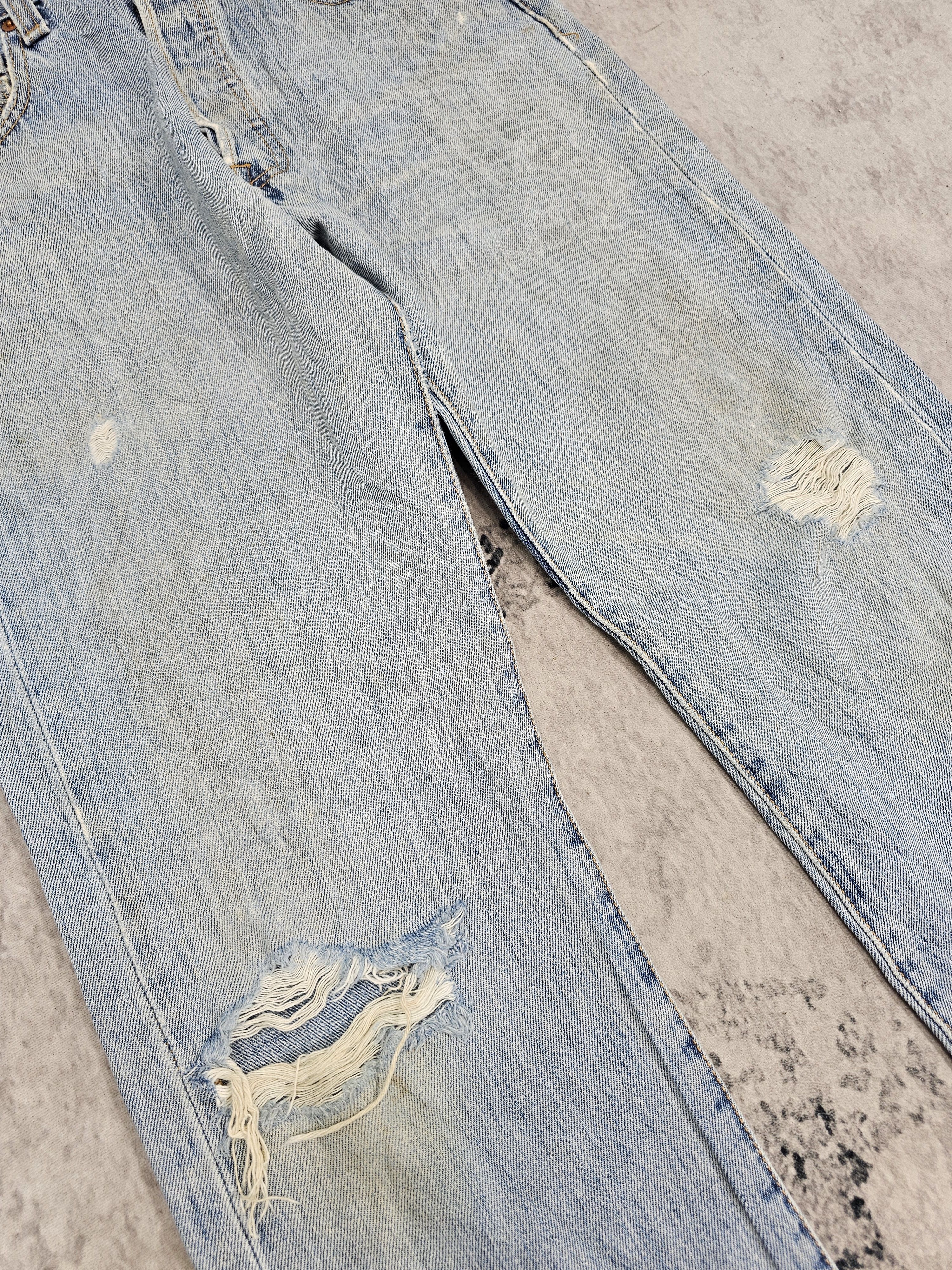 Levi's Vintage Clothing Vtg LEVIS 501 Ripped Stain Light Blue Jeans Size 32X31 L0525 Size US 32 / EU 48 - 5 Thumbnail