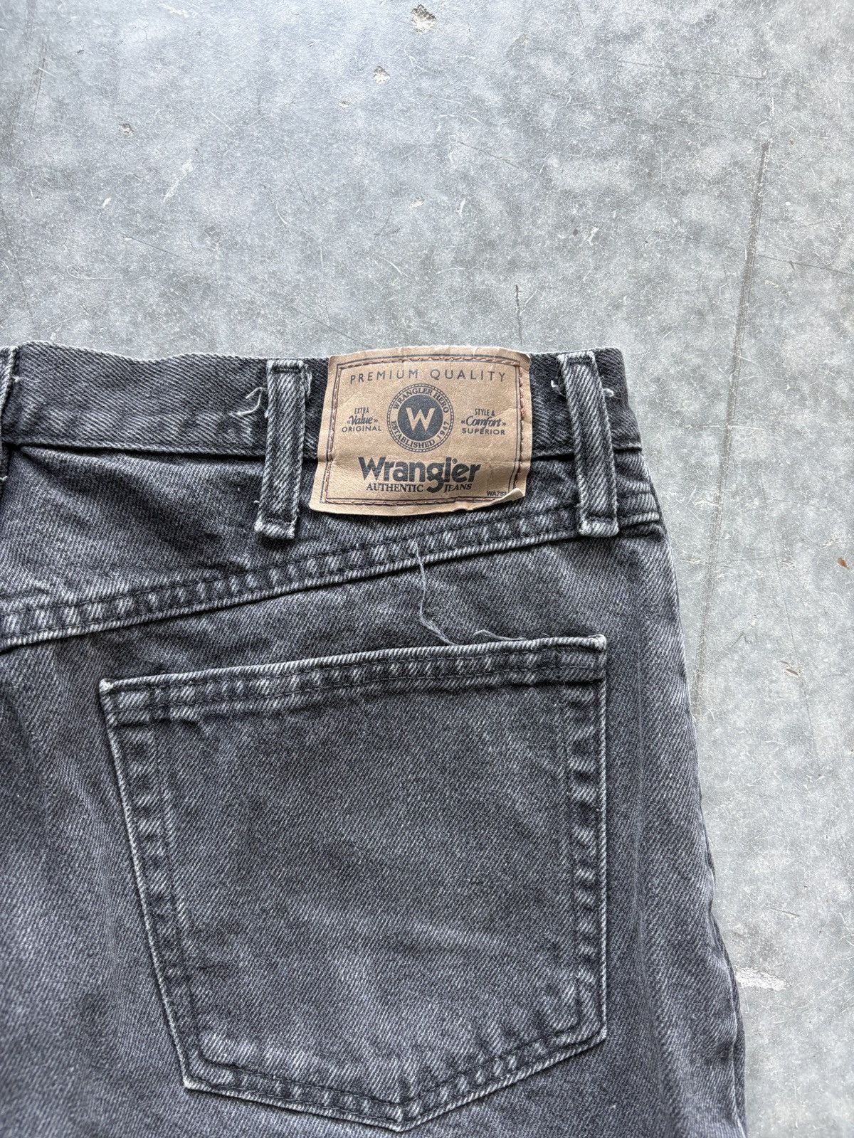 Vintage Vintage Y2K Wrangler Faded Black Denim Shorts Size 34 Size US 34 / EU 50 - 6 Thumbnail