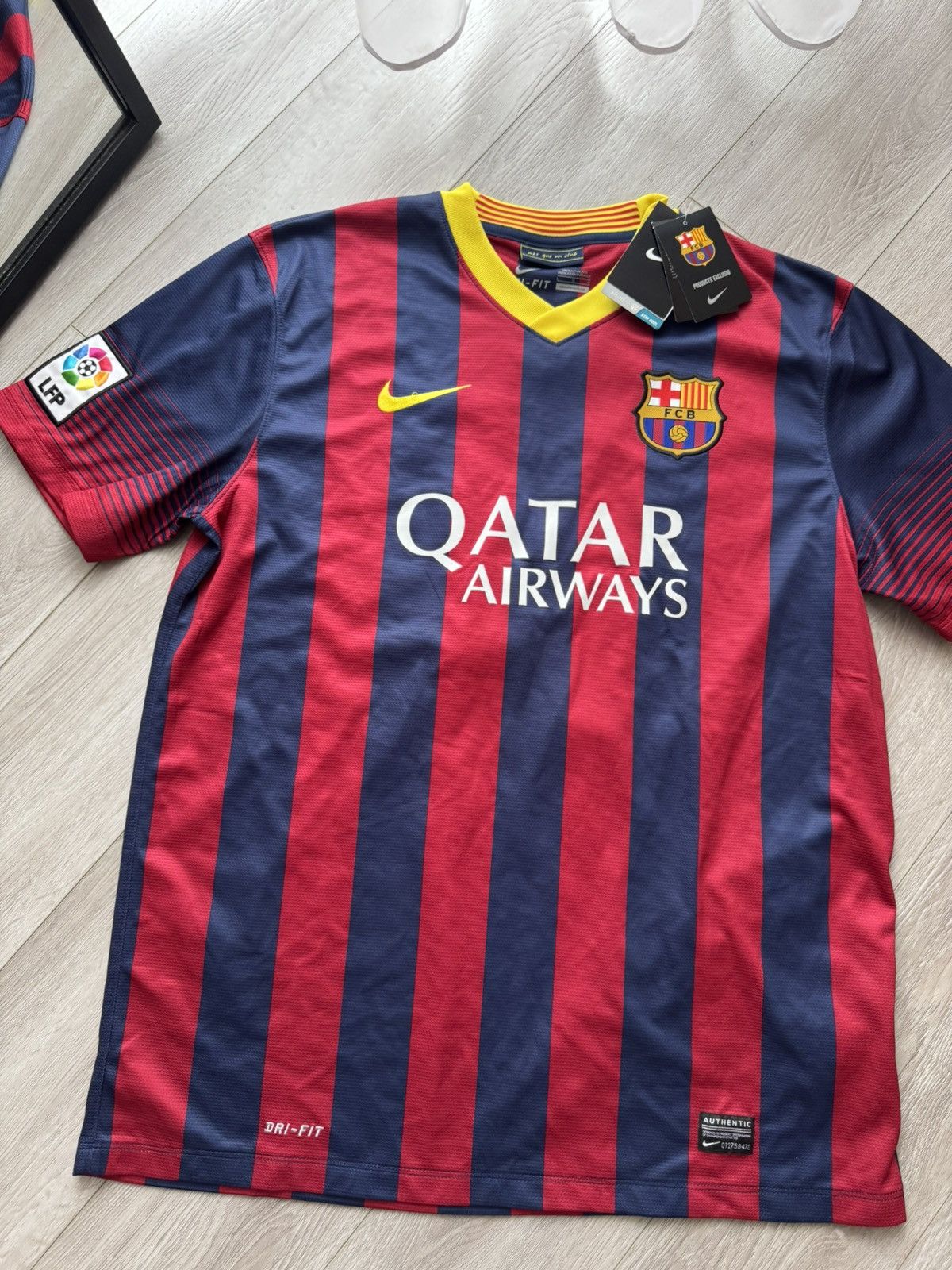 Nike Messi Barcelona 2013-2014 Home Soccer Jersey Shirt BNWT L Size US L / EU 52-54 / 3 - 4 Thumbnail