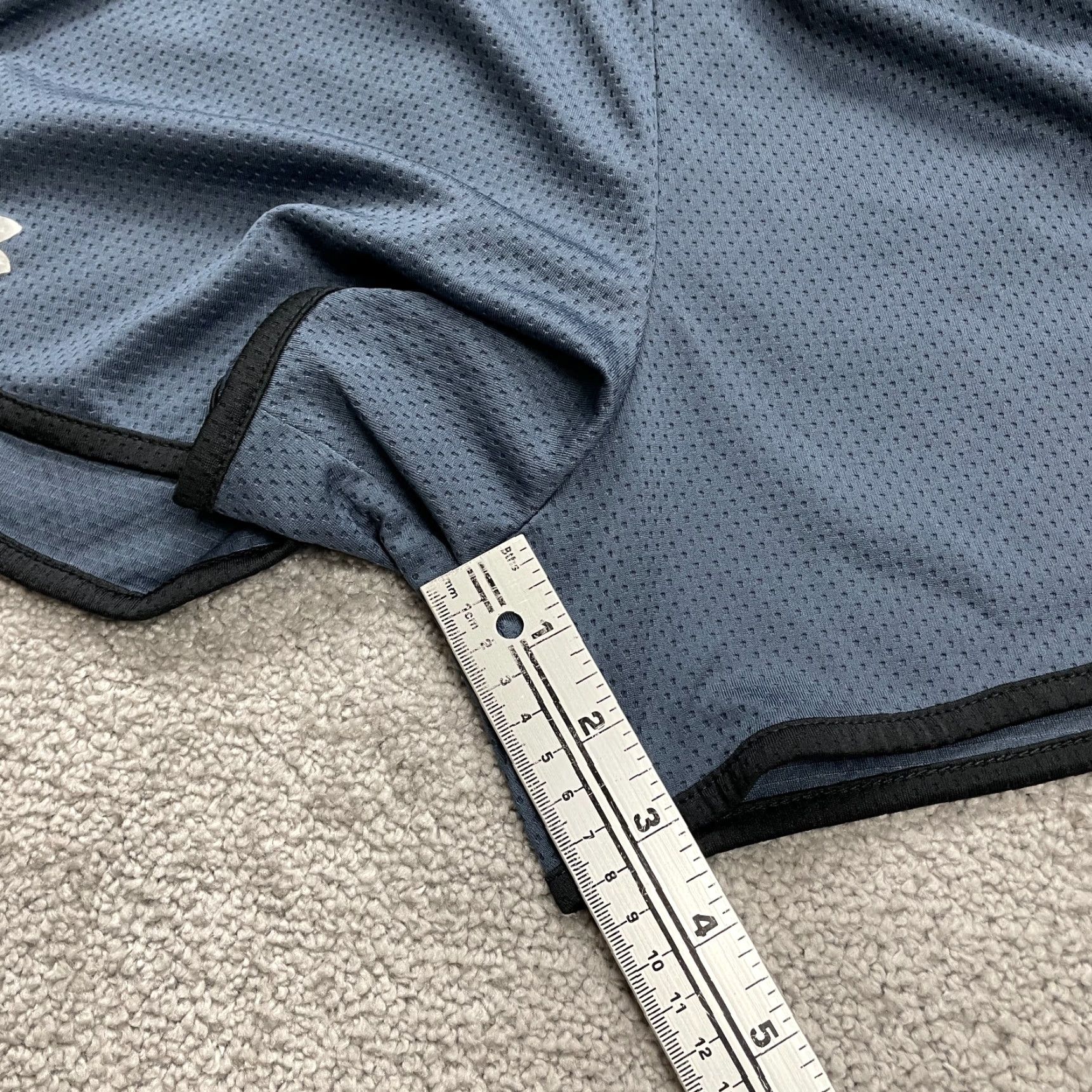 Under Armour Under Armour Women Shorts Active Blue 32x3 M Mbps? Size 32" / US 10 / IT 46 - 7 Thumbnail
