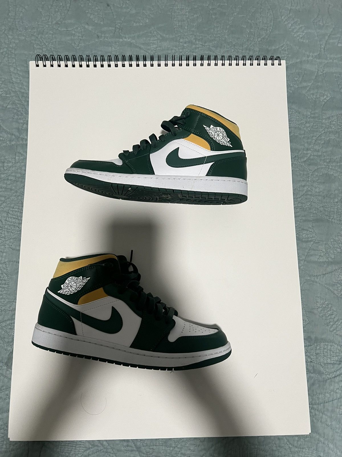 Jordan Brand × Nike Air Jordan 1 Mid 'Sonics' Size US 9 / EU 42 - 1 Thumbnail