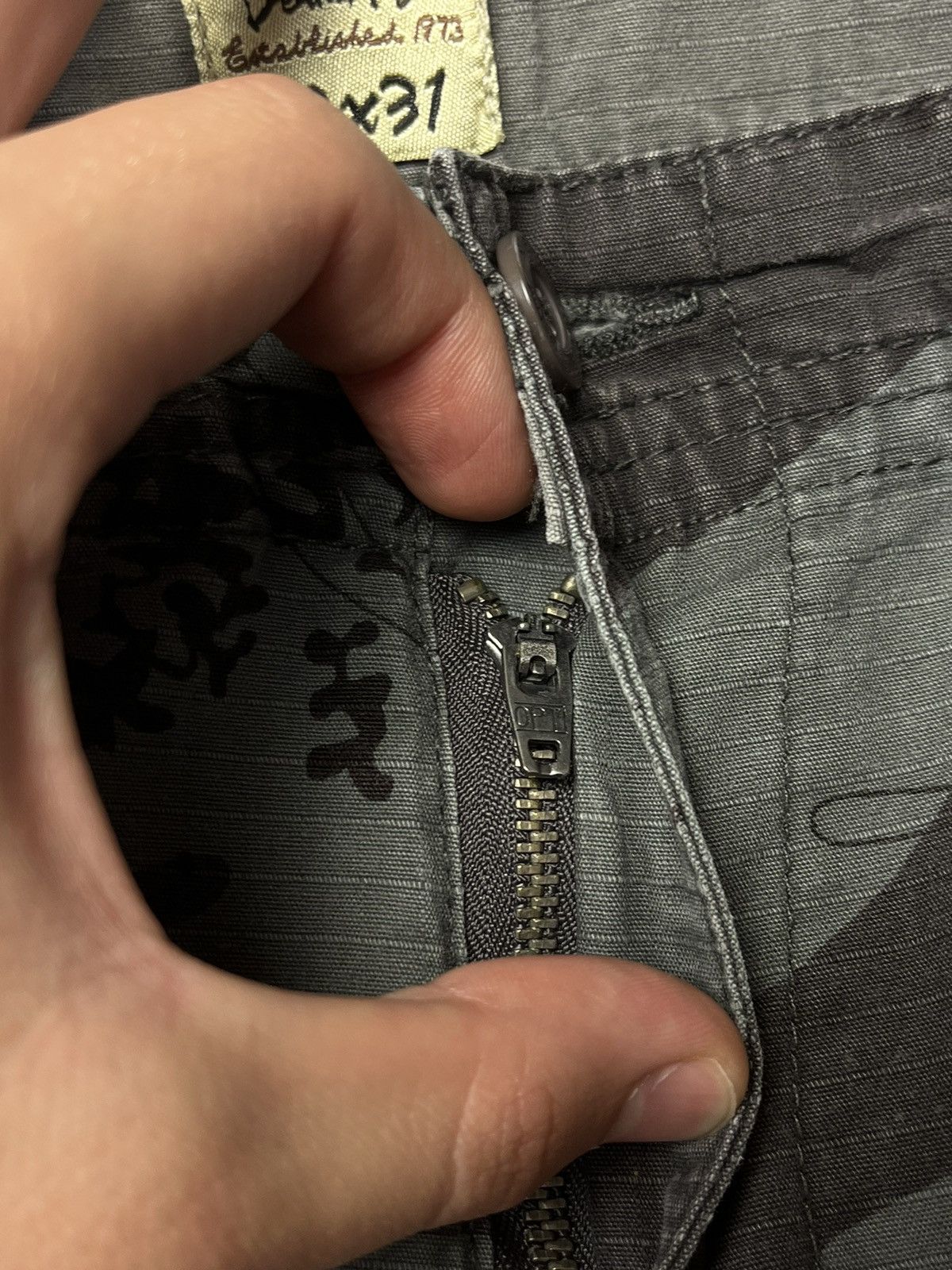 Japanese Brand VINTAGE FADED STREETWEAR CAMO CARGO PANTS Y2K Size US 32 / EU 48 - 11 Thumbnail