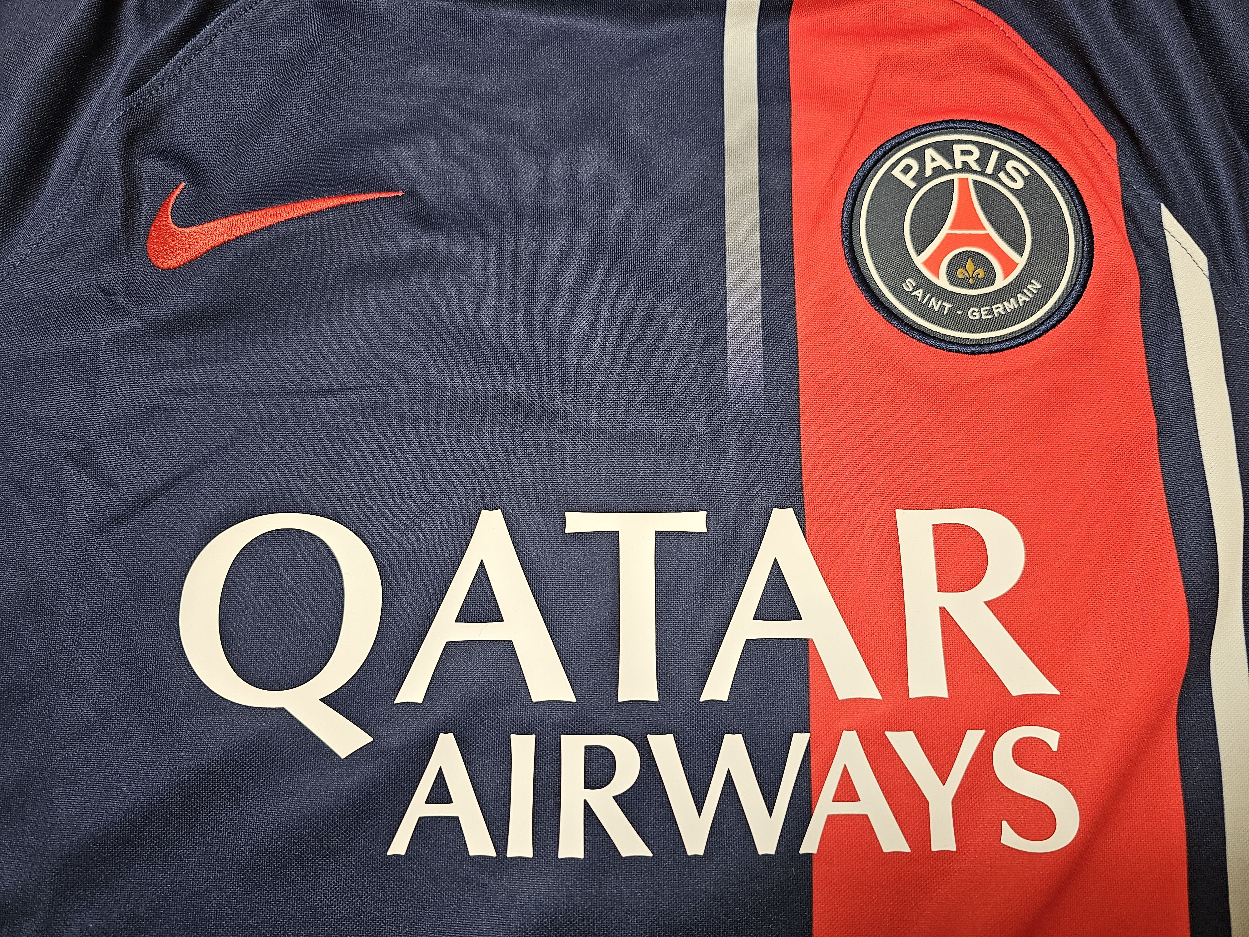 Nike PSG PARIS SAINT-GERMAIN 2024 MBAPPE FOOTBALL SOCCER JERSEY Size US S / EU 44-46 / 1 - 3 Thumbnail