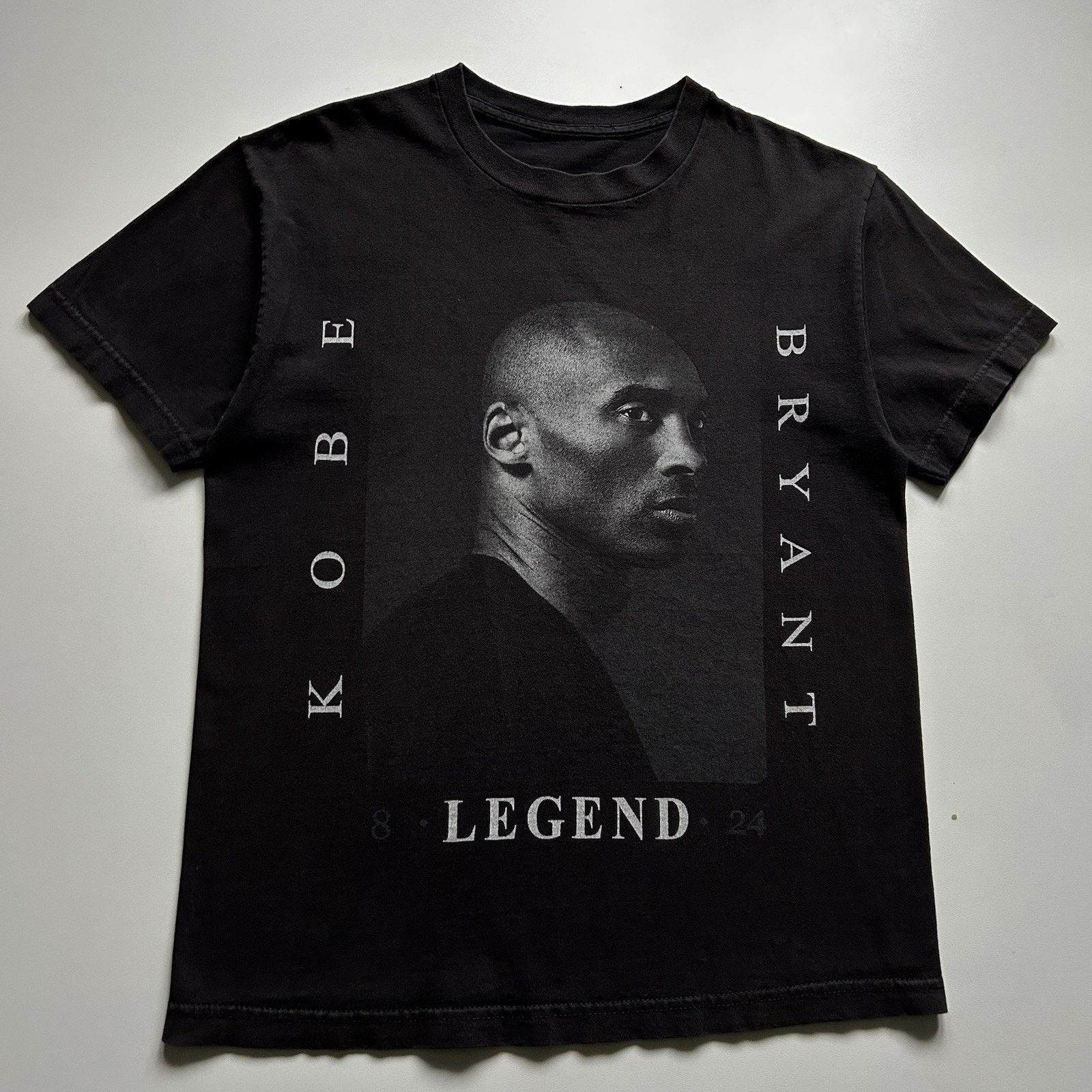 NBA × Vintage Vintage Kobe Bryant T-Shirt Medium NBA LA Lakers Faded Black Size US M / EU 48-50 / 2 - 1 Thumbnail
