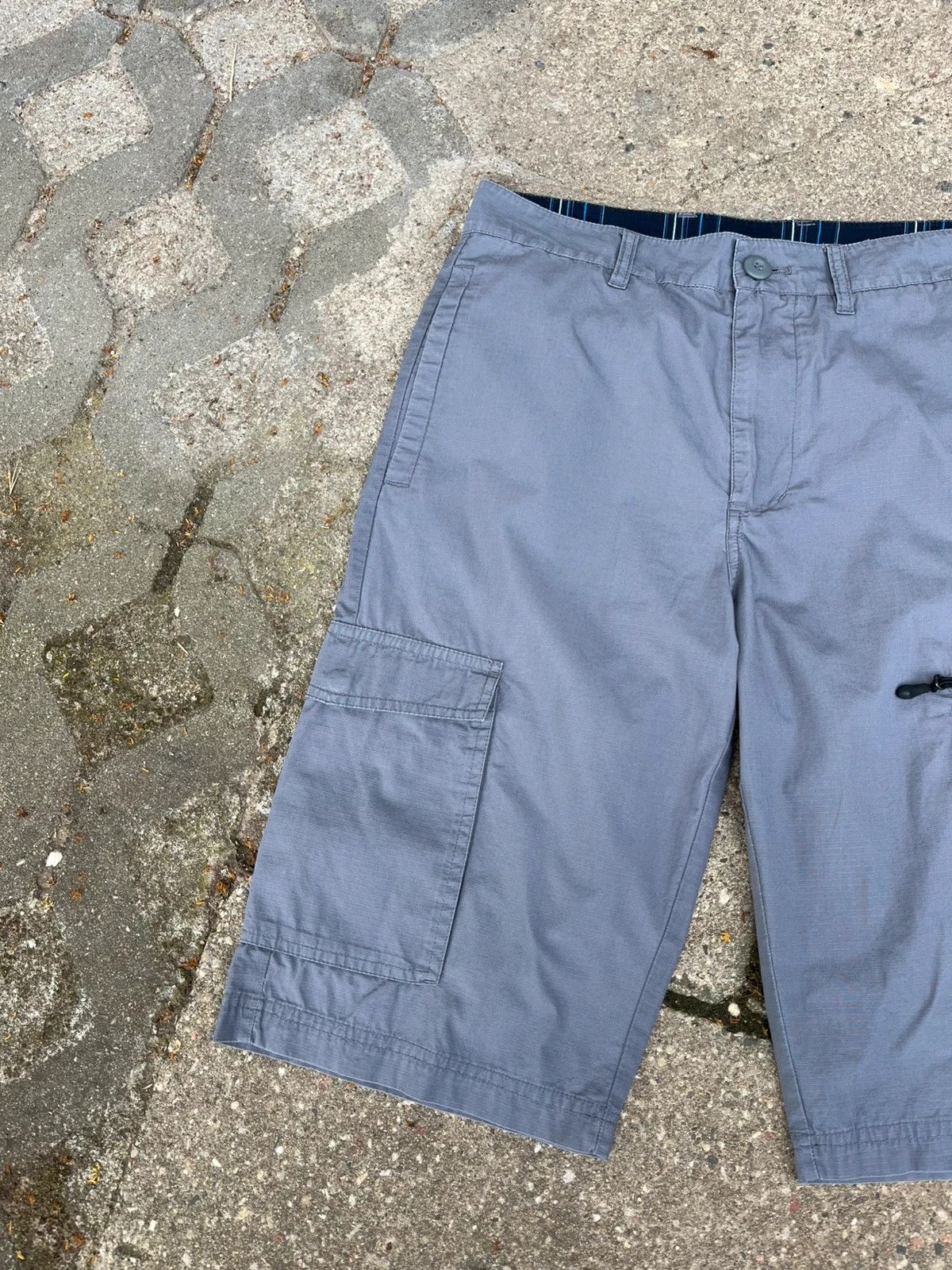 Nike Vintage 00s Nike Grey Cargo Shorts 28W Size US 28 / EU 44 - 6 Thumbnail