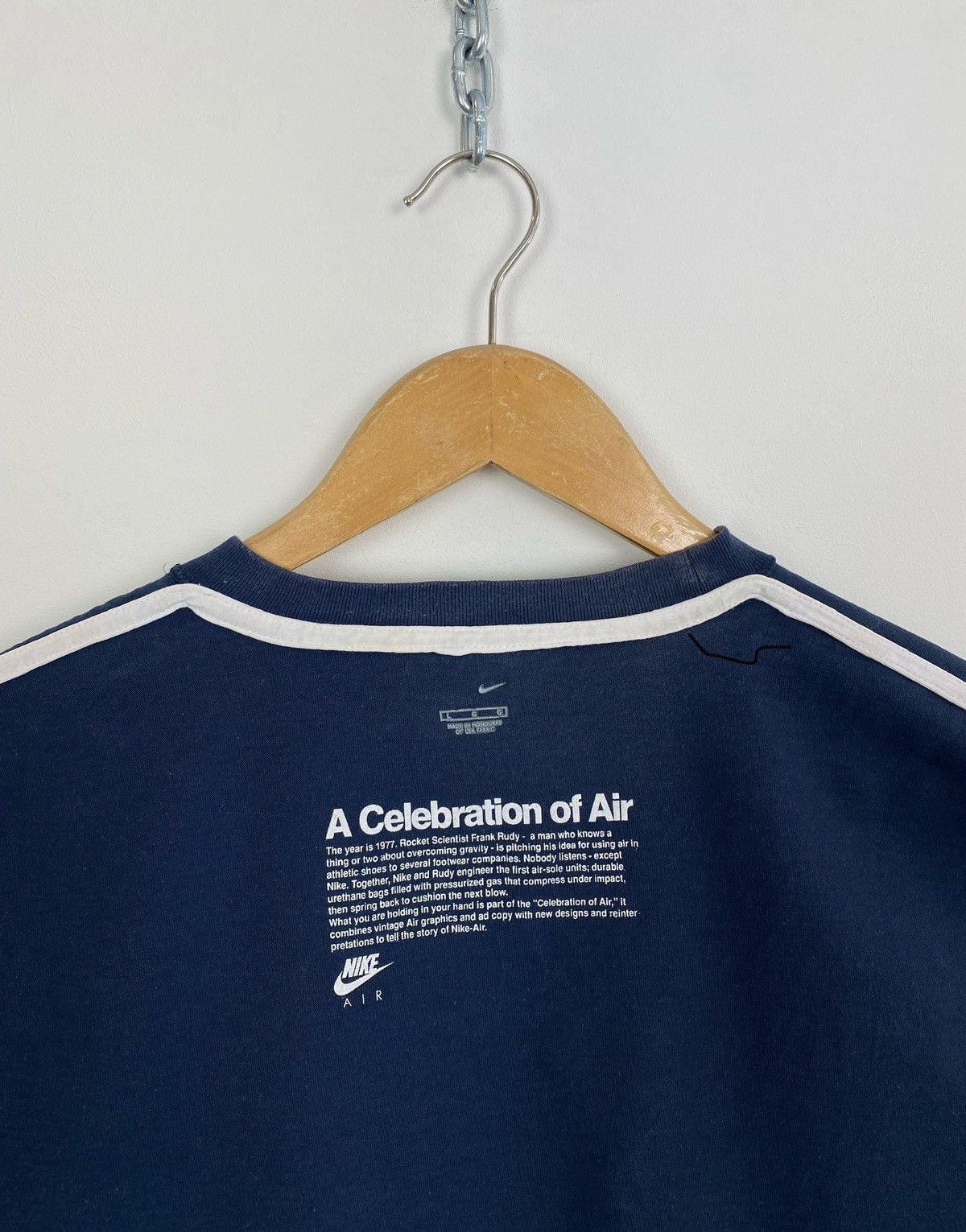 Vintage Vintage Nike Air Max 360 Short Sleeve T-shirt Size L Blue Size US L / EU 52-54 / 3 - 10 Thumbnail
