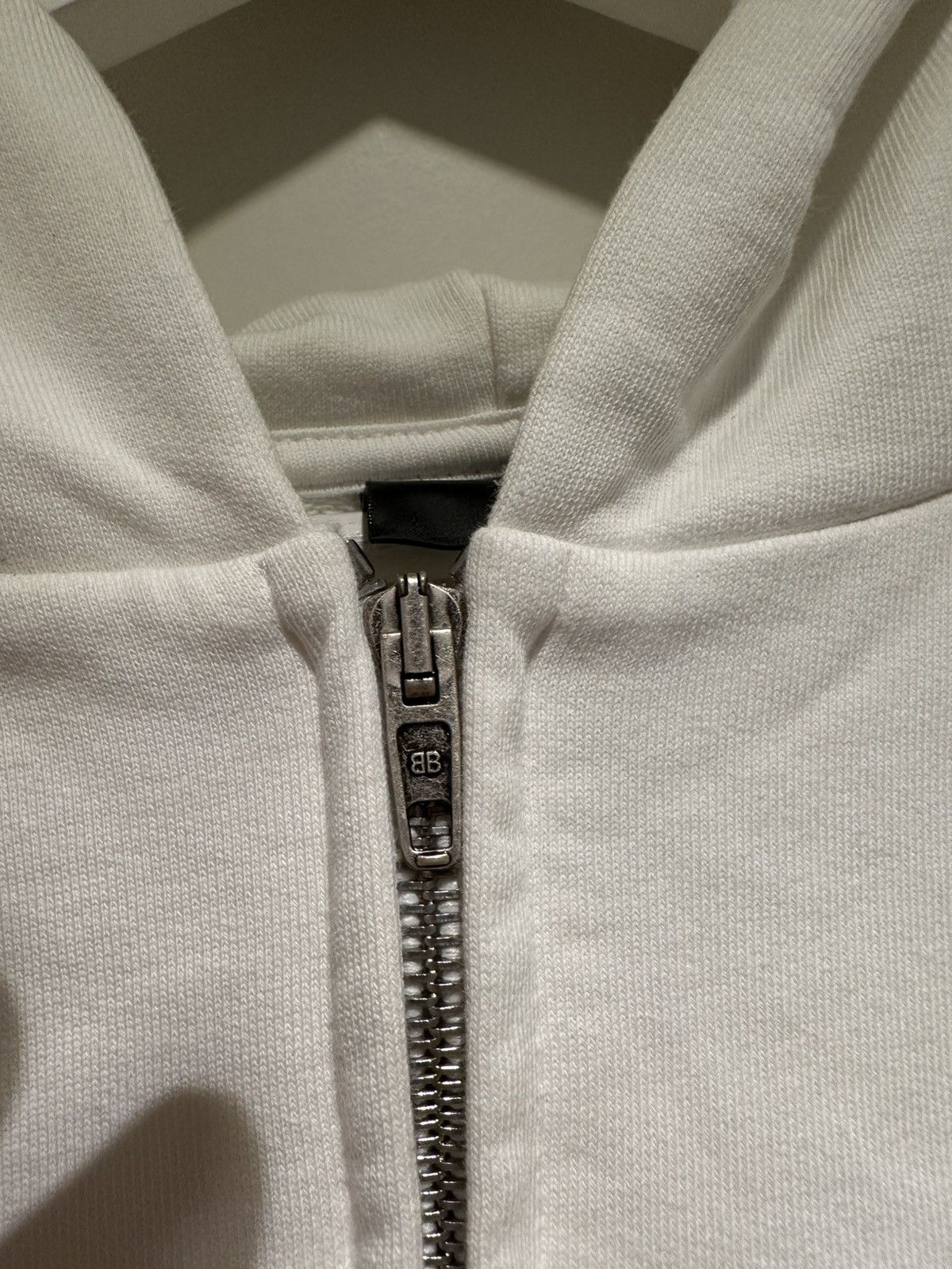 Balenciaga BALENCIAGA SOHO EXCLUSIVE ZIP-UP HOODIE – WHITE Size US XXL / EU 58 / 5 - 9 Thumbnail