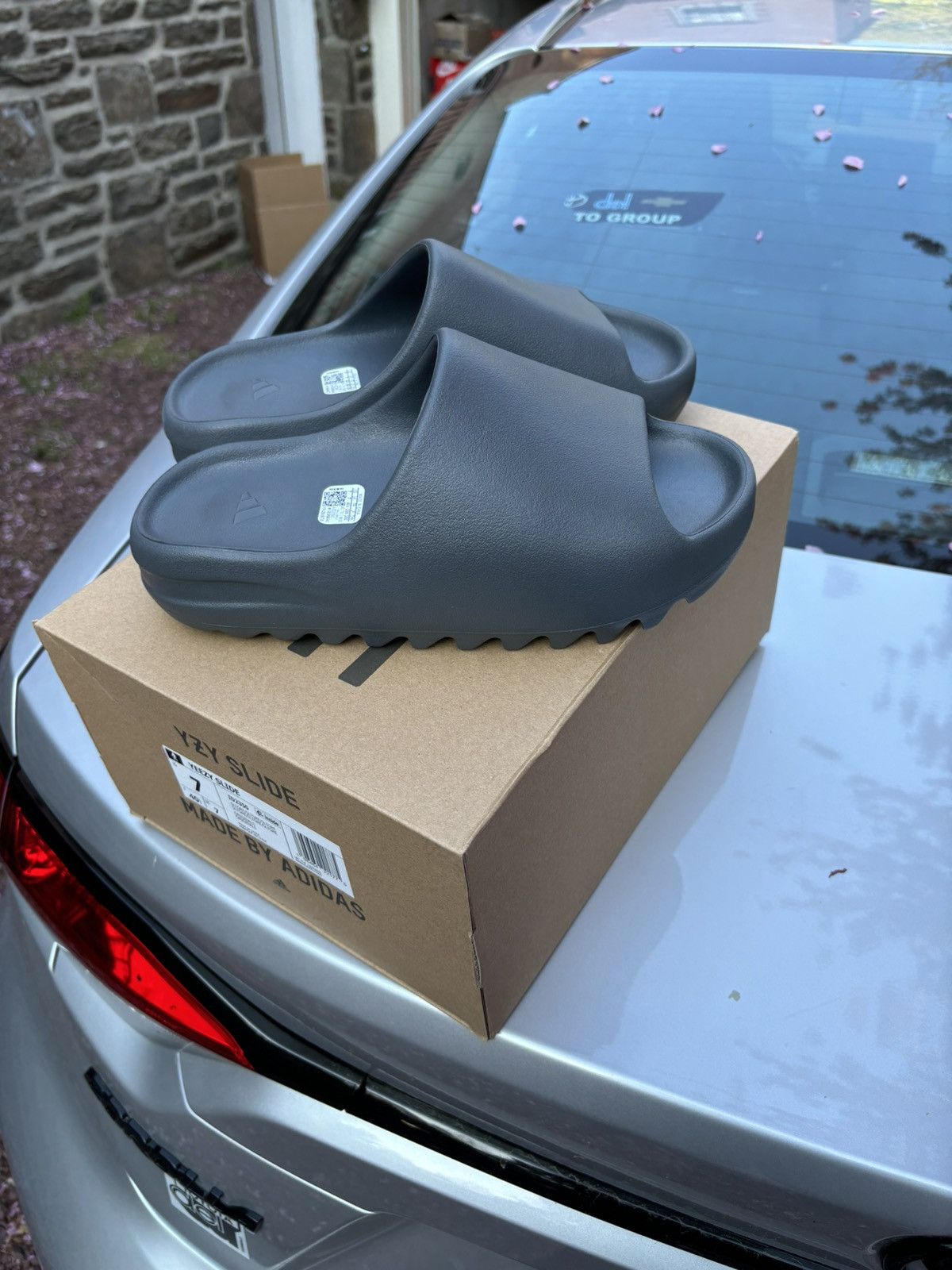 Yeezy adidas Yeezy Slide Slate Grey Size 7 ID2350 Size US 7 / EU 40 - 1 Thumbnail