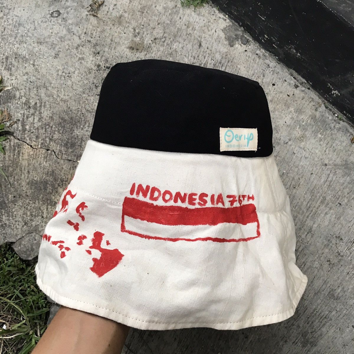 Solid & Striped Indonesia map art. Reversible buckets hat Size ONE SIZE - 6 Thumbnail