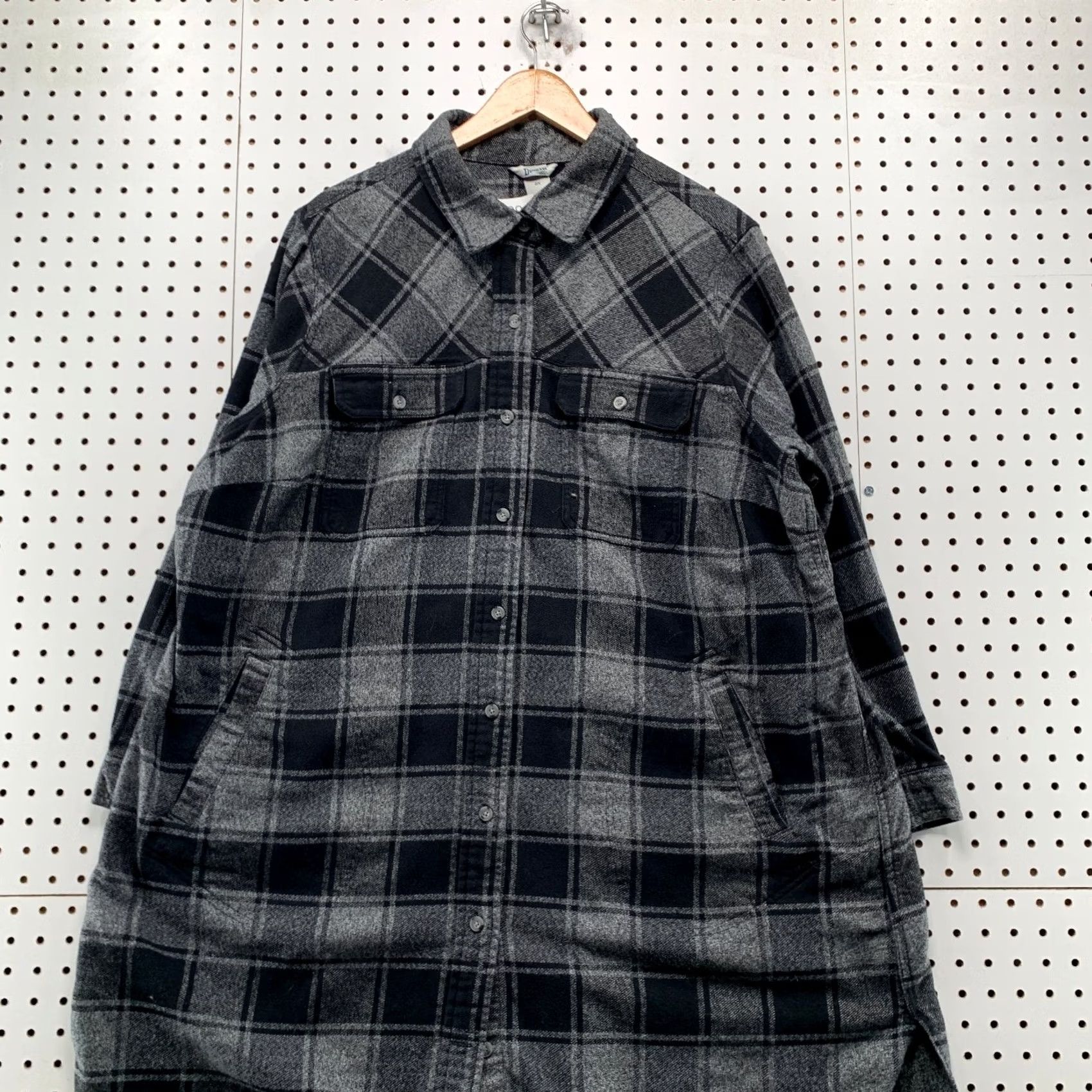 Vintage Duluth Button-Up Shirt Jacket Womens 2XL Flannel Duster Gray Black Plaid Pocket Shirt Womens 2XL Black Plaid Pocket Shirt Jacket Size XXL / US 16-18 / IT 52-54 - 3 Thumbnail