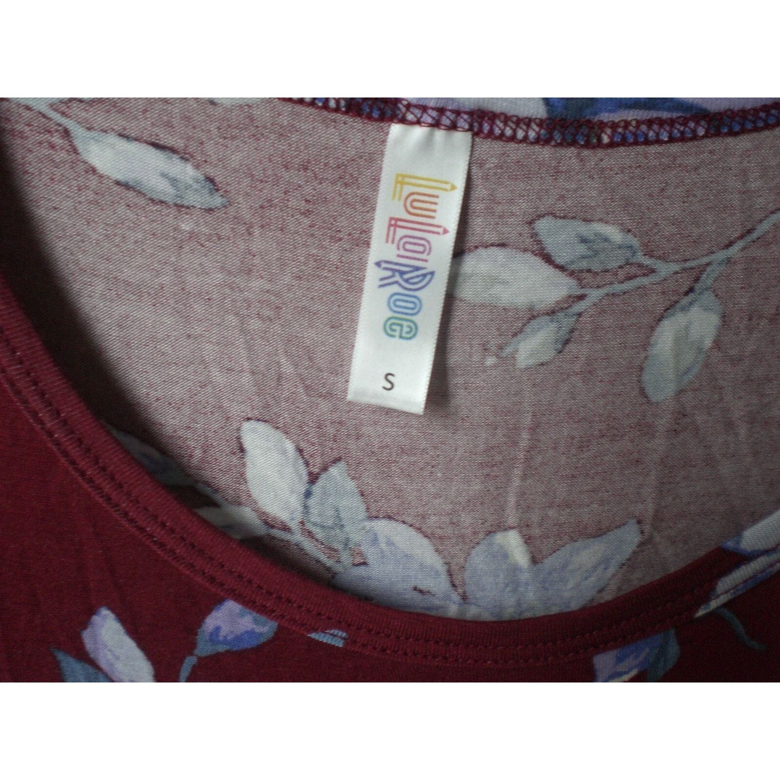 Other NWT LuLaRoe SMALLFloral Burgundy Lynnae Shirt Top Blouse Size S / US 4 / IT 40 - 3 Thumbnail