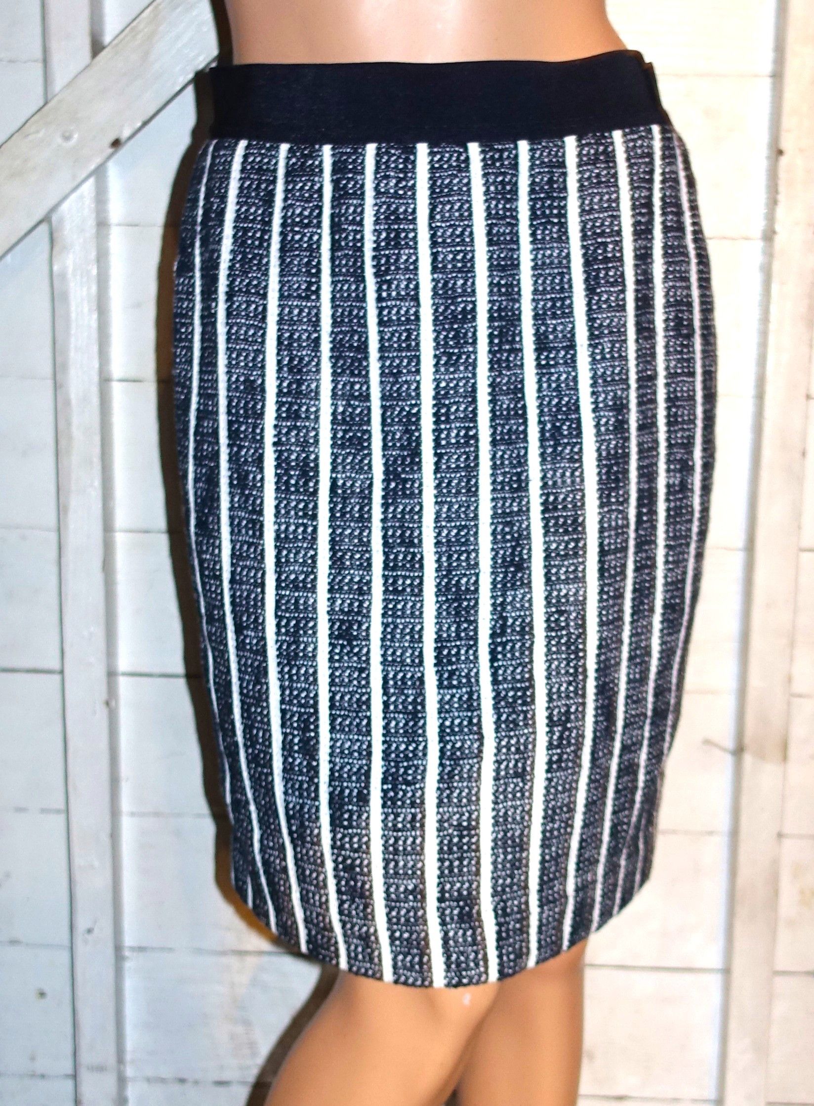 Ann Taylor Ann Taylor Black White Striped Skirt 6 NWT Size 26" / US 2 / IT 38 - 1 Thumbnail
