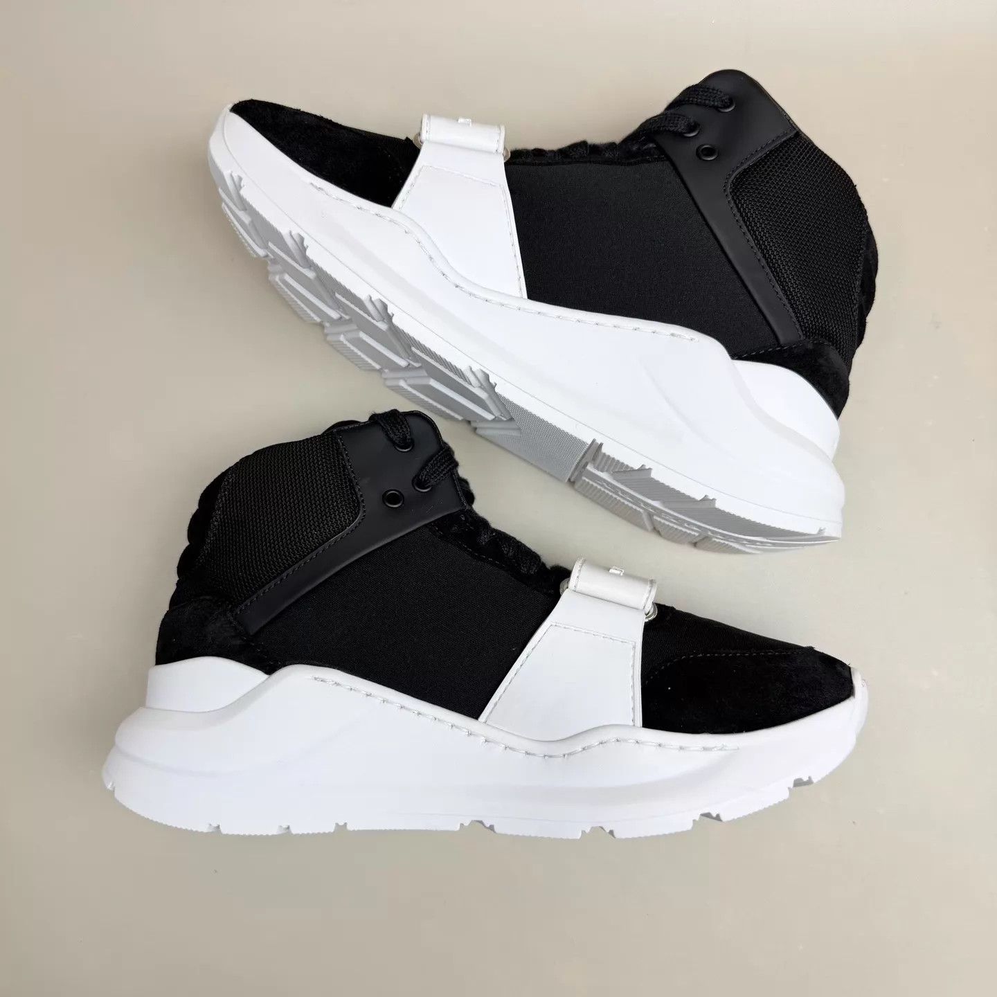 Burberry Burberry women's black white velcro strap sneakers 36 Size US 5.5 / IT 35.5 - 6 Thumbnail
