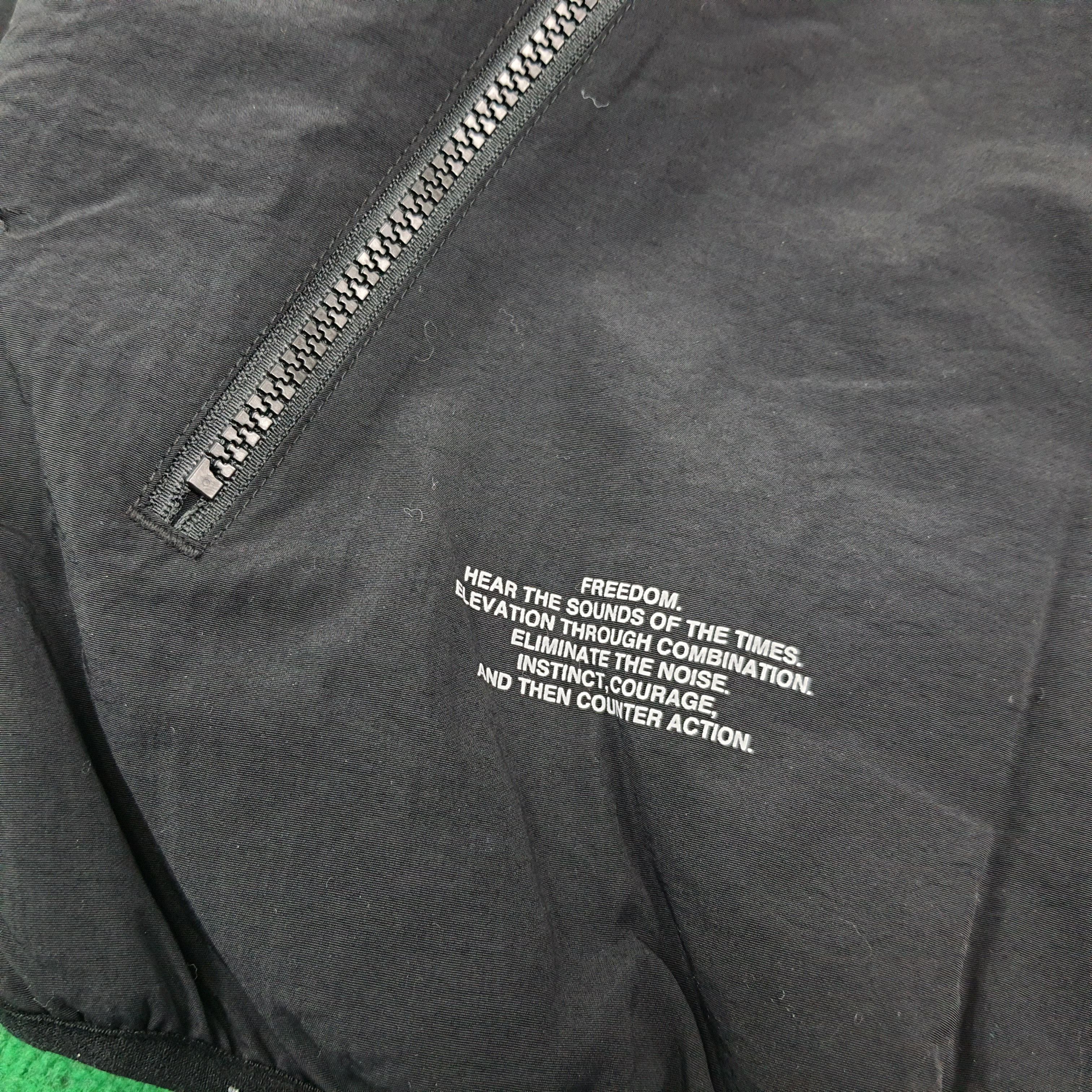 Japanese Brand × Vintage Vintage GU X UNDERCOVER Custom Logo Streetwear Fleece Jacket Size US L / EU 52-54 / 3 - 4 Thumbnail