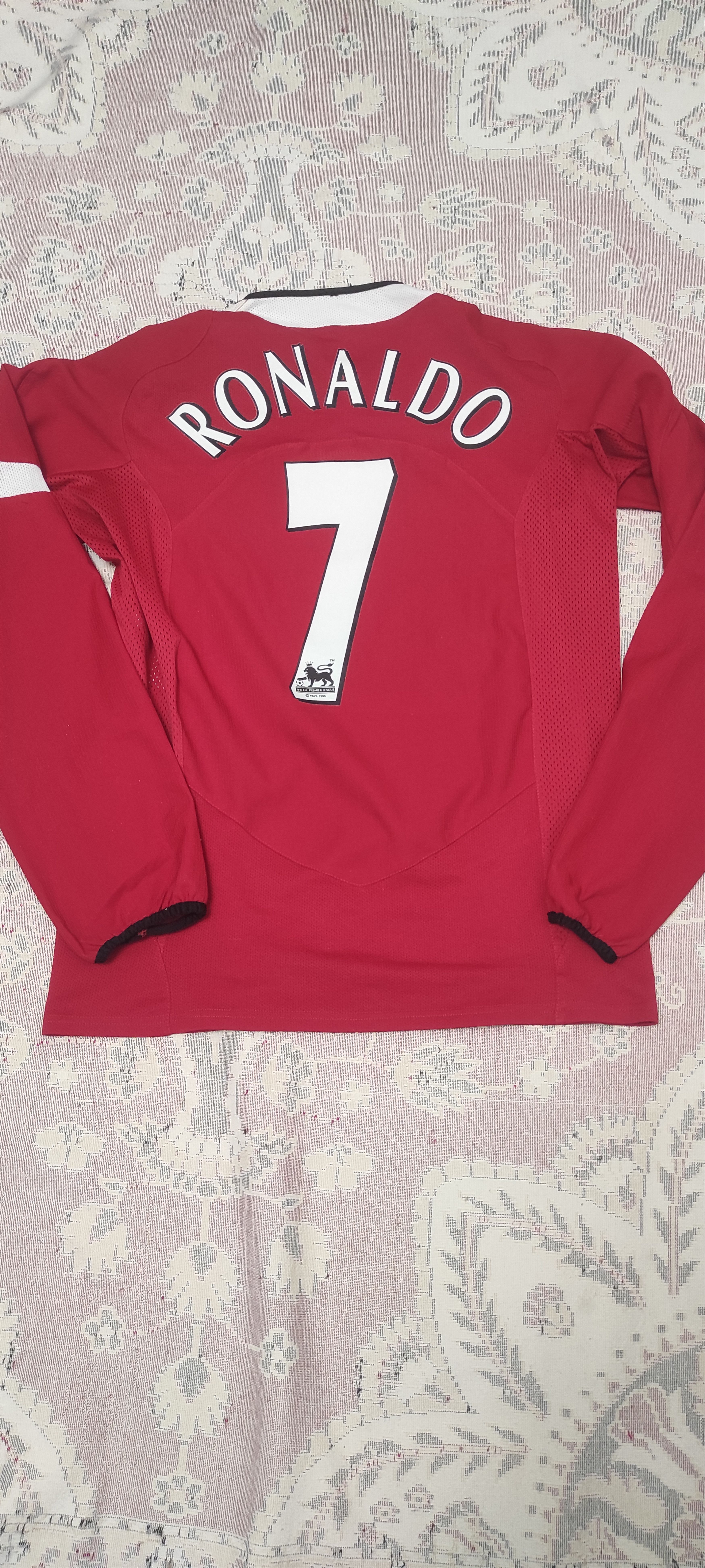 image of Nike Manchester United 7 Ronaldohome Football Shirt 2004 - 2006 in Red, Men's (Size Small)