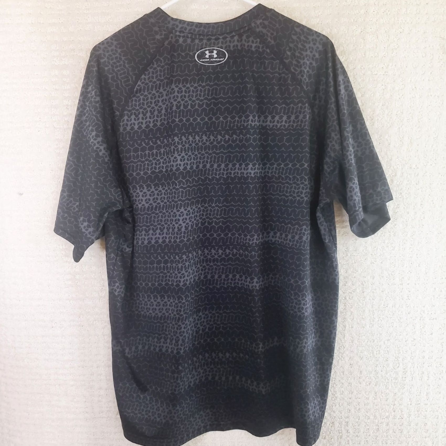 Under Armour Under Armour Men's XL Black Geometric Winthrop Eagles Tee T-Shirt HeatGear USA Mens Size US XL / EU 56 / 4 - 6 Thumbnail