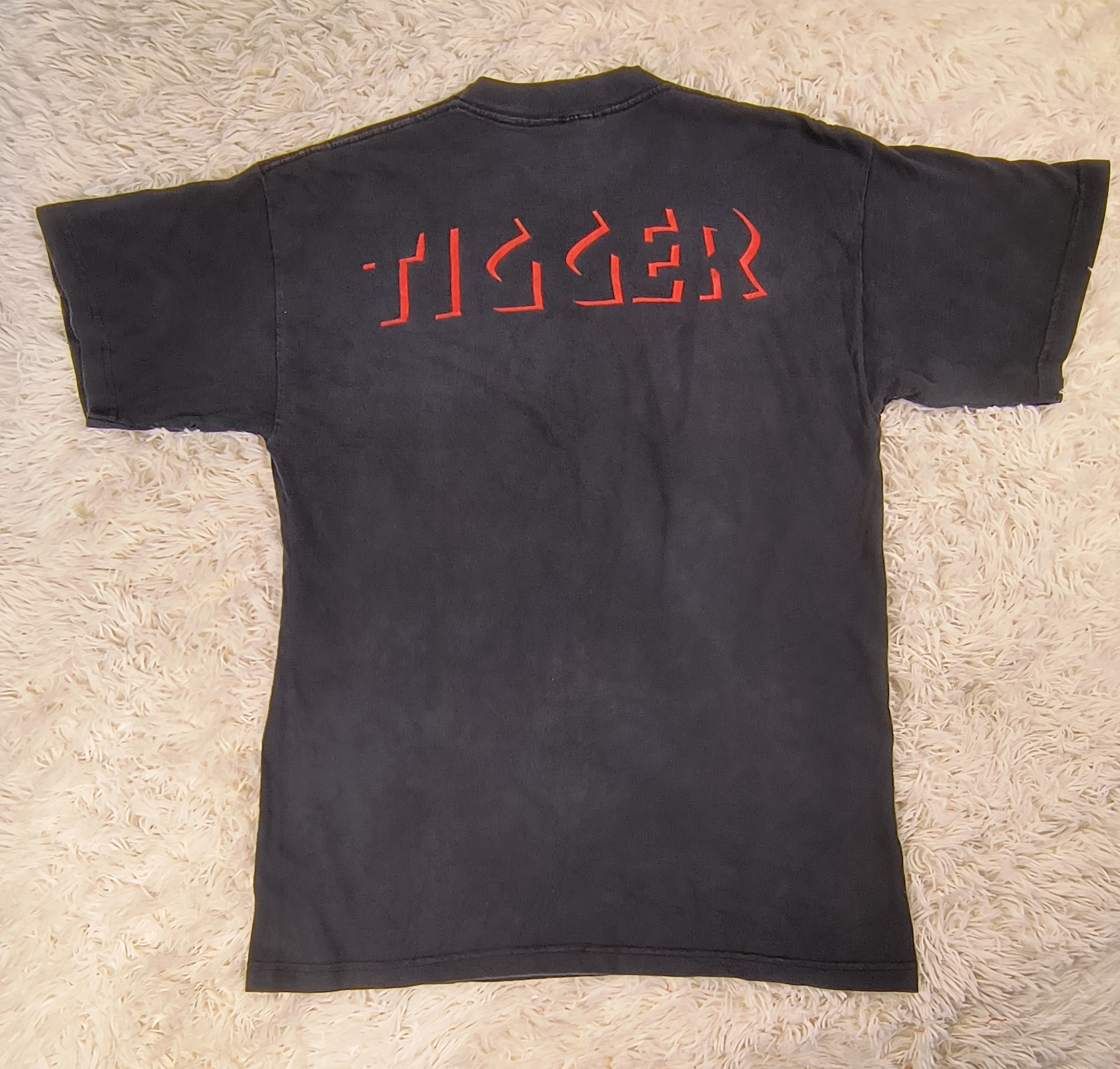 Disney Vintage Tigger shadow blackout tee Size US M / EU 48-50 / 2 - 6 Thumbnail