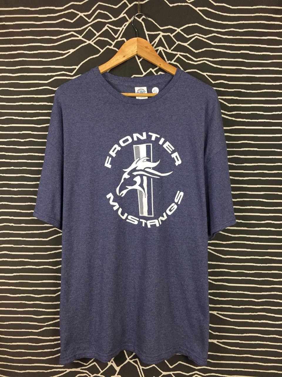Vintage Vtg Y2K Frontier School Mustangs Apparel Logo Tee Size US XXL / EU 58 / 5 - 2 Thumbnail