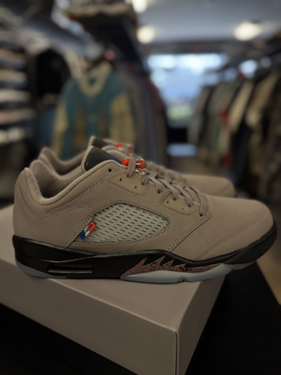 Jordan Brand × Nike Jordan 5 Low Top PSG Size 13 Brand New (DX6325-204) Size US 13 / EU 46 - 12 Thumbnail
