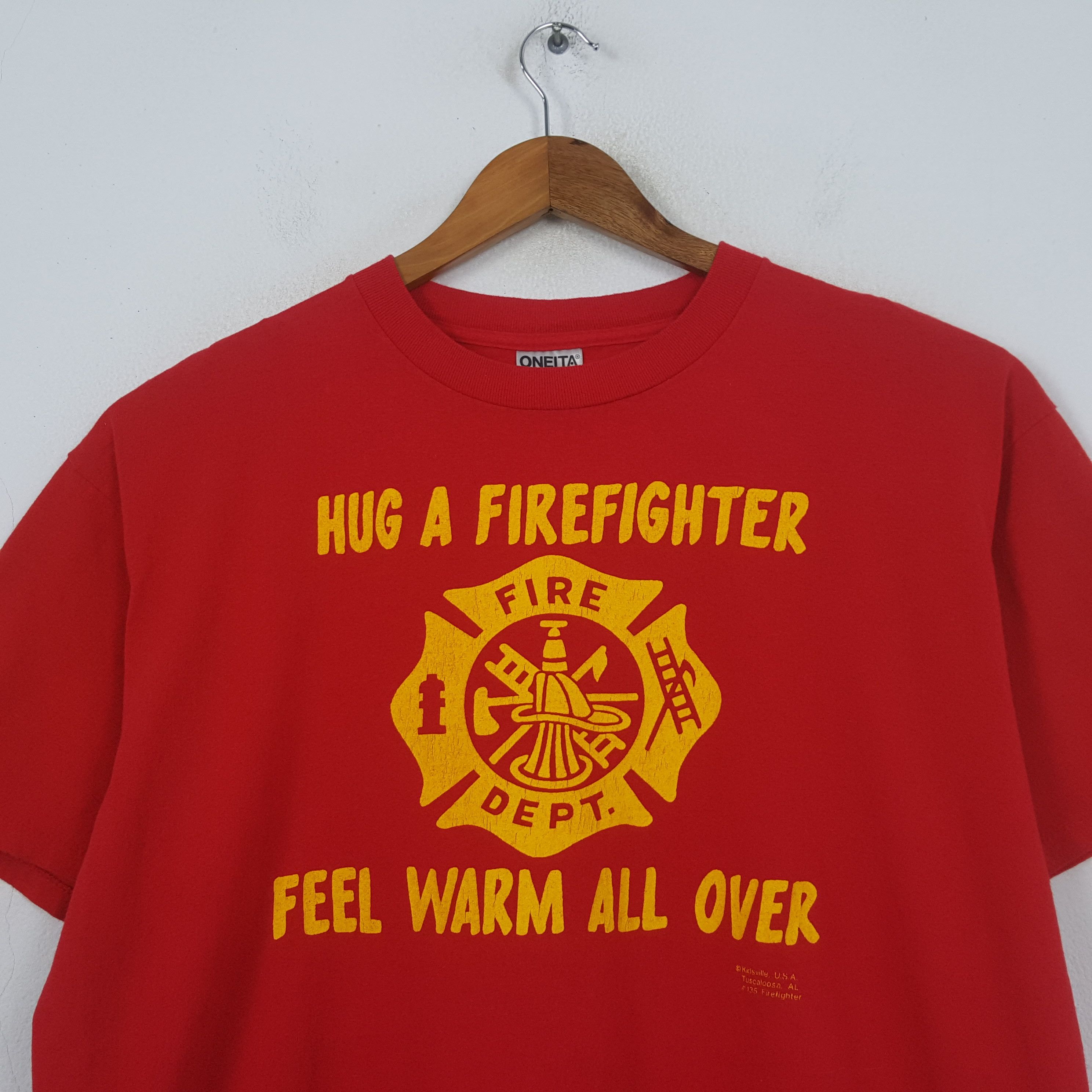 Other Vintage Hug A Firefighter American Fire Depart T-shirt RR1 Size US XL / EU 56 / 4 - 2 Thumbnail