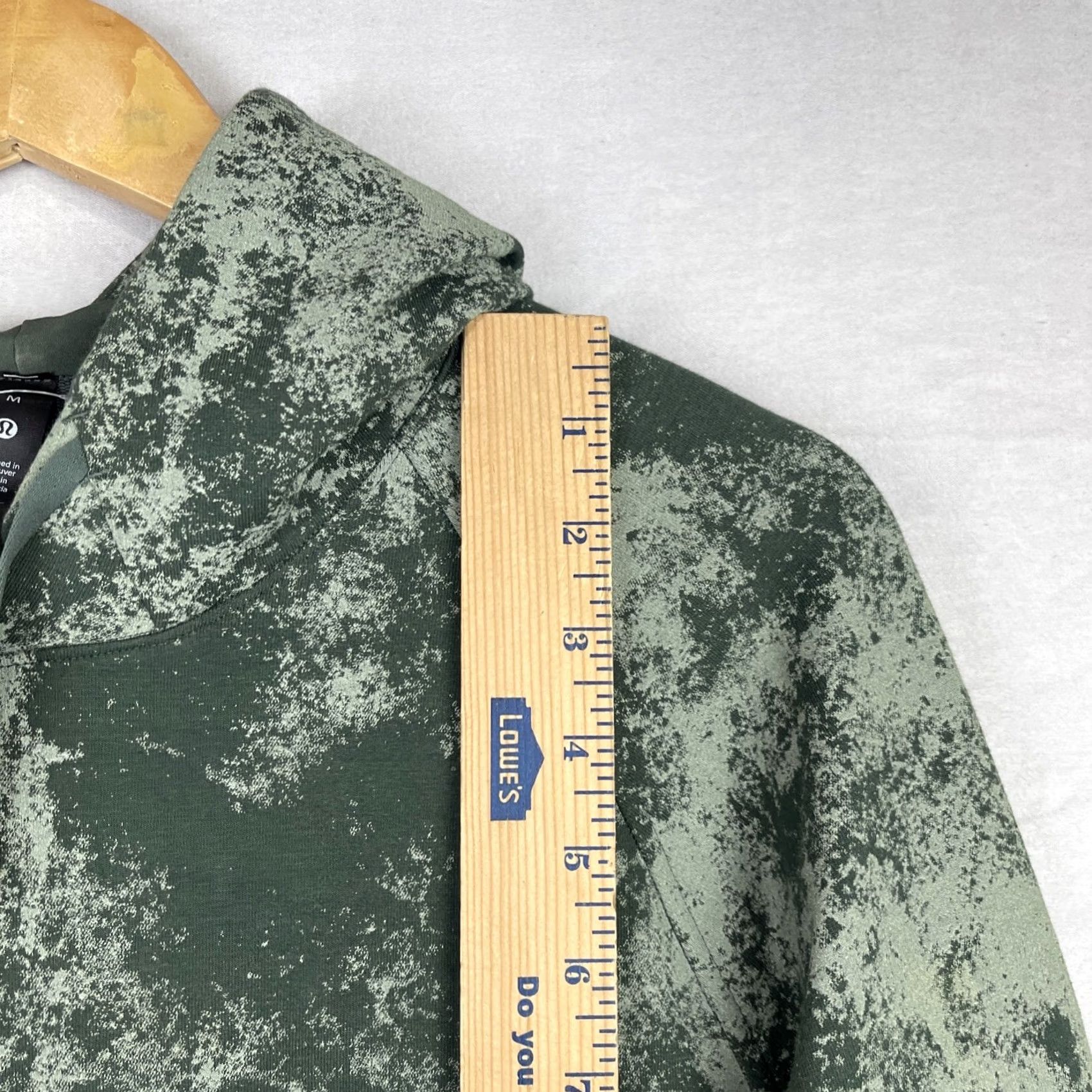 Lululemon Lululemon City Sweat Hoodie Mens Medium Green Camouflage Pullover Sweatshirt Hooded, Pockets, Regular Fit, Gym & Training, Running & Jogging, Walking Size US M / EU 48-50 / 2 - 4 Thumbnail