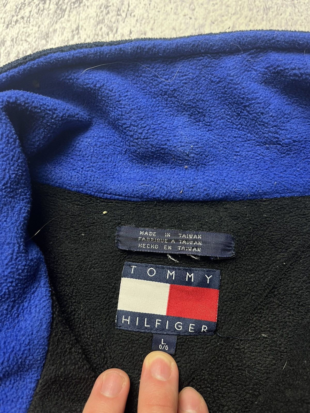 Other Vintage Tommy Hilfiger Fleece Jacket Big Logo Y2K Size US L / EU 52-54 / 3 - 17 Thumbnail