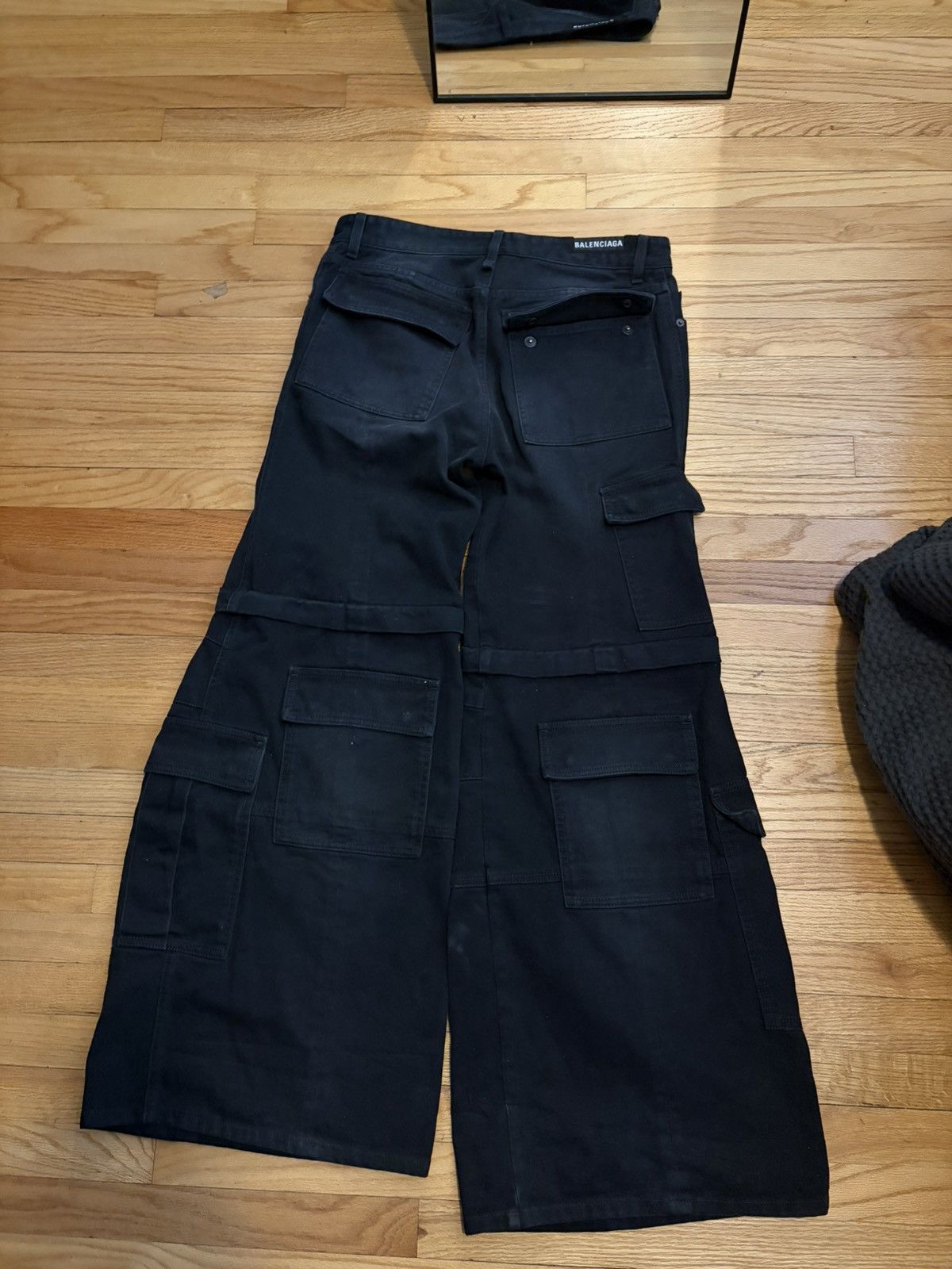 Balenciaga Balenciaga flared denim cargo, zips into shorts Size US 32 / EU 48 - 8 Thumbnail